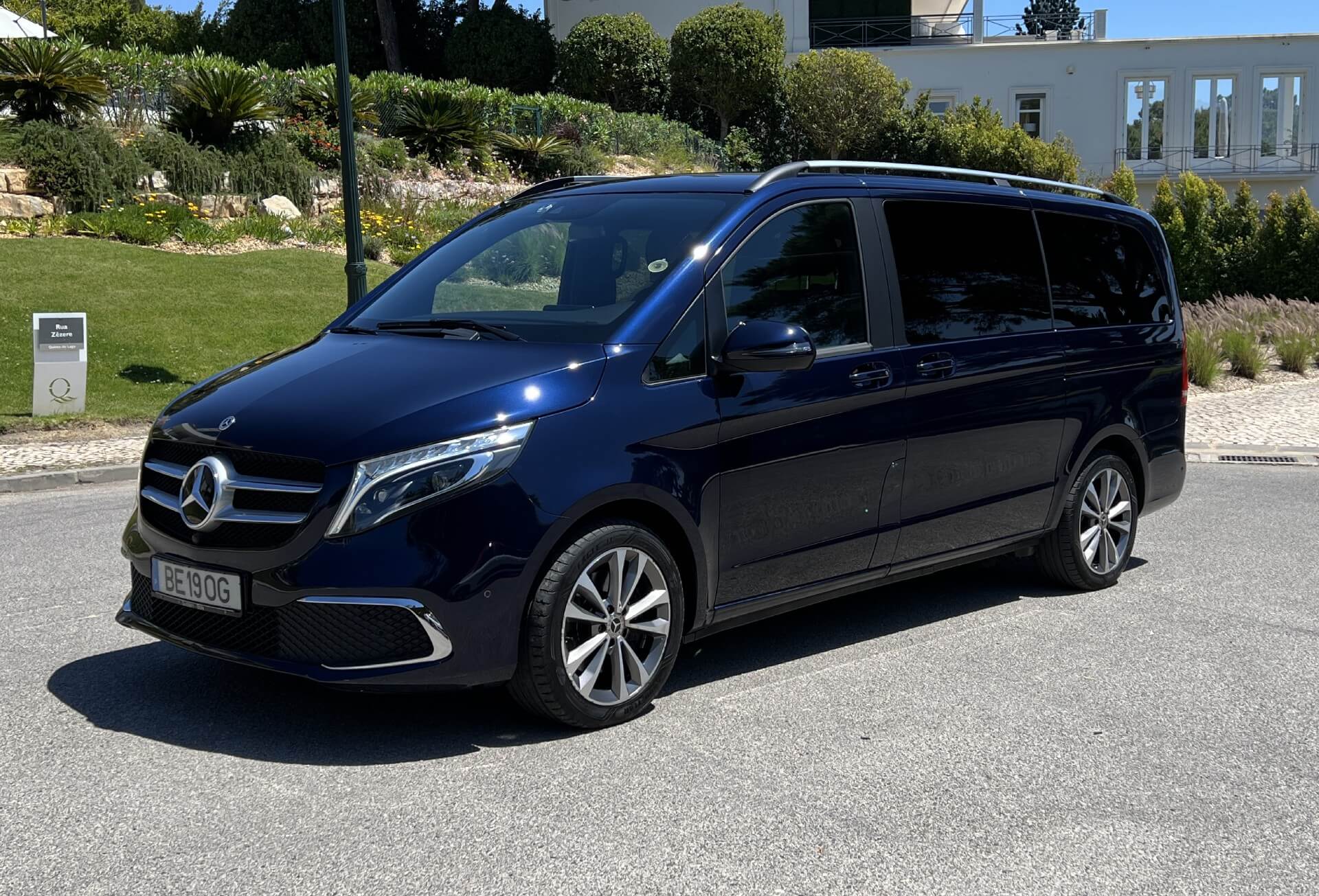 Mercedes Classe V for rent in Portugal - luxury car rental Algarve Lisbon