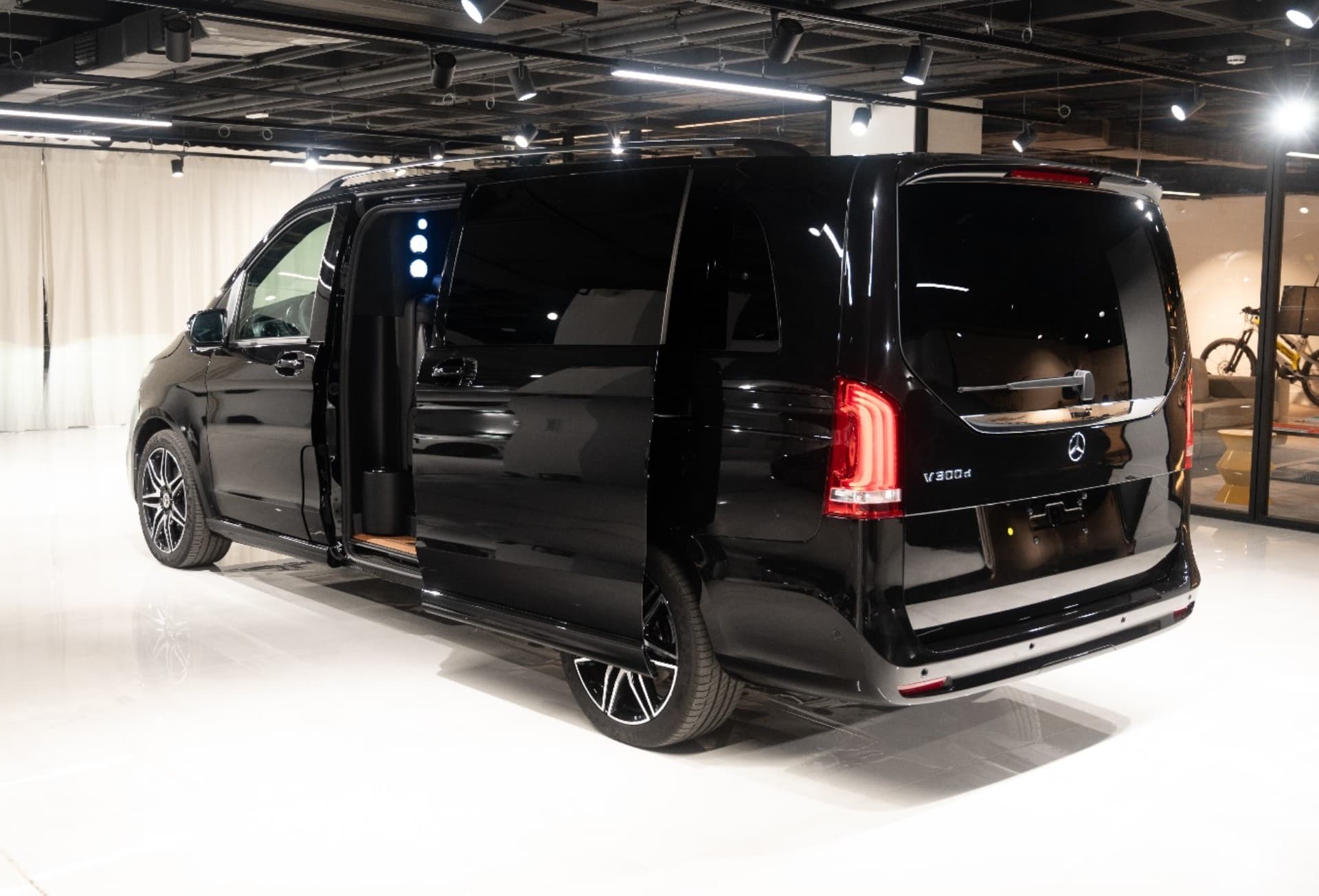 Mercedes V class VVIP front view - luxury car rental Algarve Lisbon Portugal