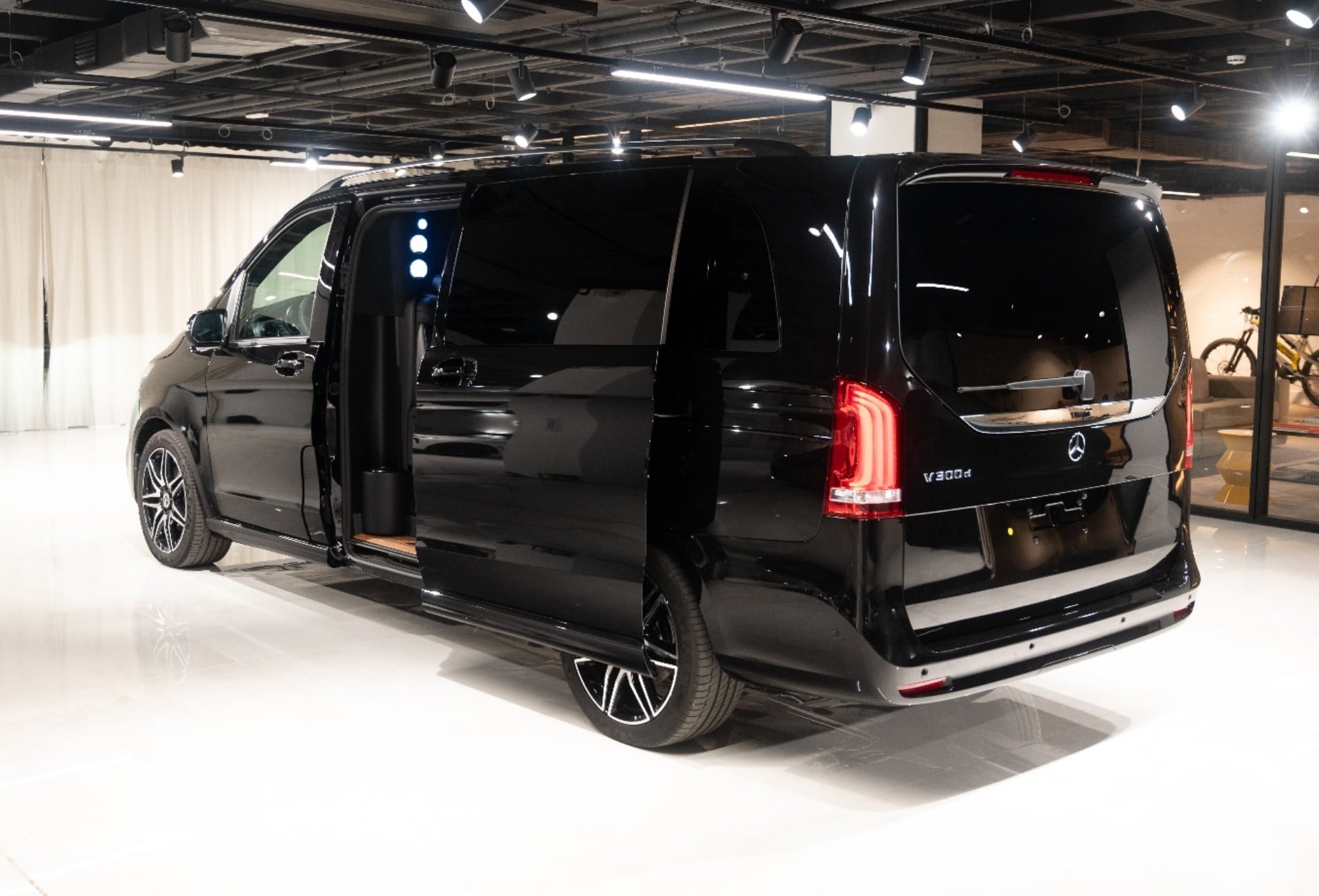 Mercedes V class VVIP for rent in Portugal - luxury car rental Algarve Lisbon