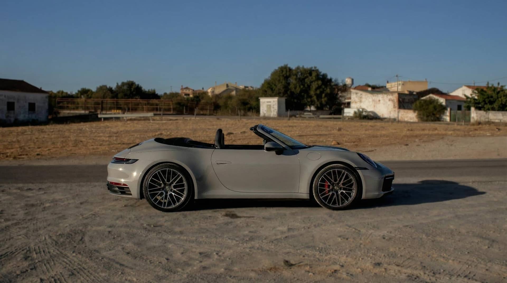 Porsche 911 Carrera 4 GTS rental Portugal - gallery image 10