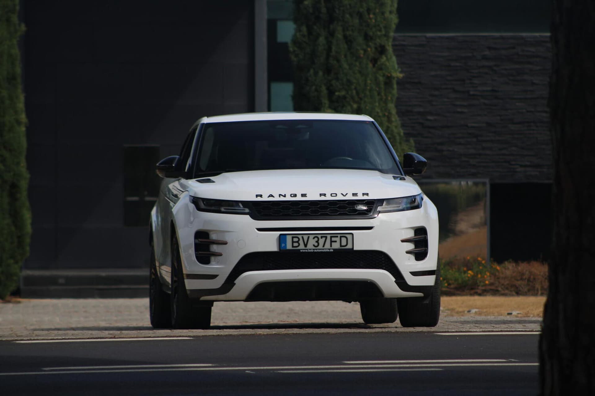 Range Rover Evoque Autobiography - luxury car rental Algarve Lisbon Portugal (9)