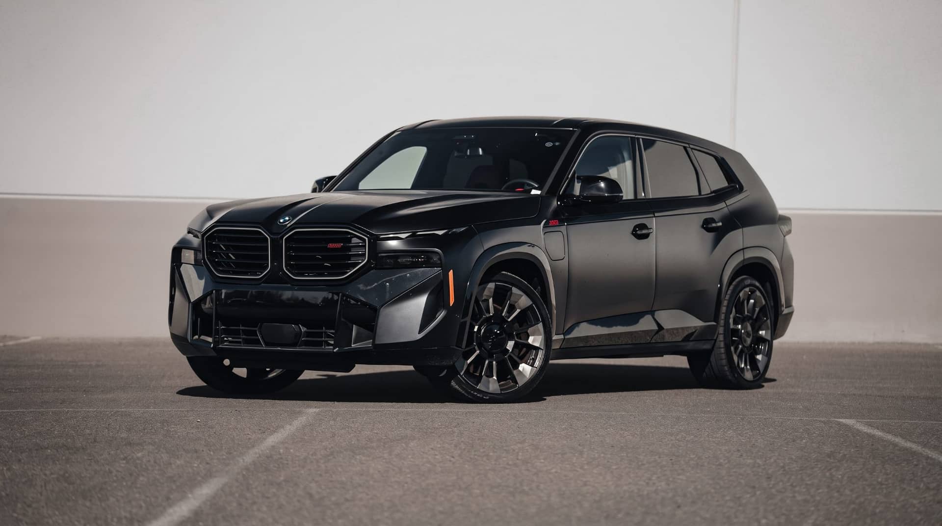 BMW XM rental Portugal - gallery image 1