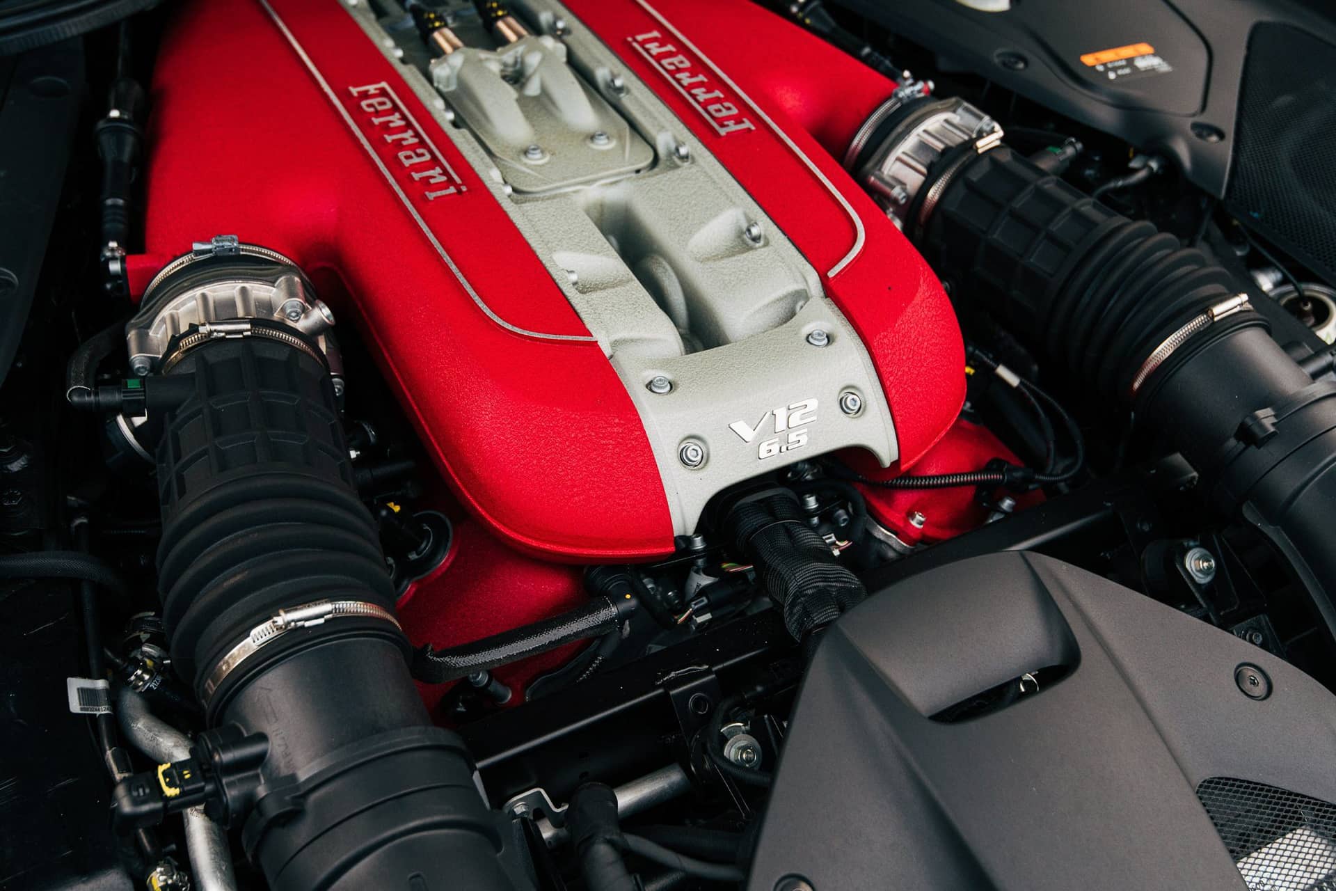 Ferrari 812 rental Portugal - gallery image 2