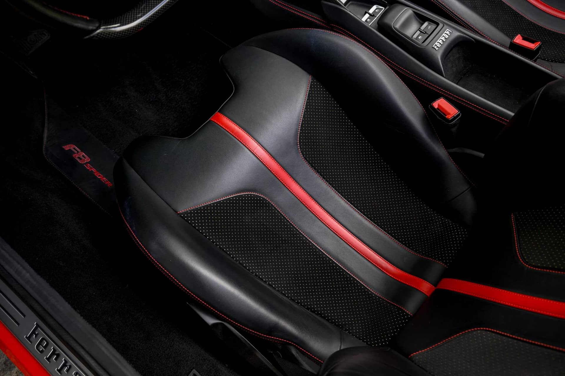 Ferrari F8 Spider rental Portugal - gallery image 2