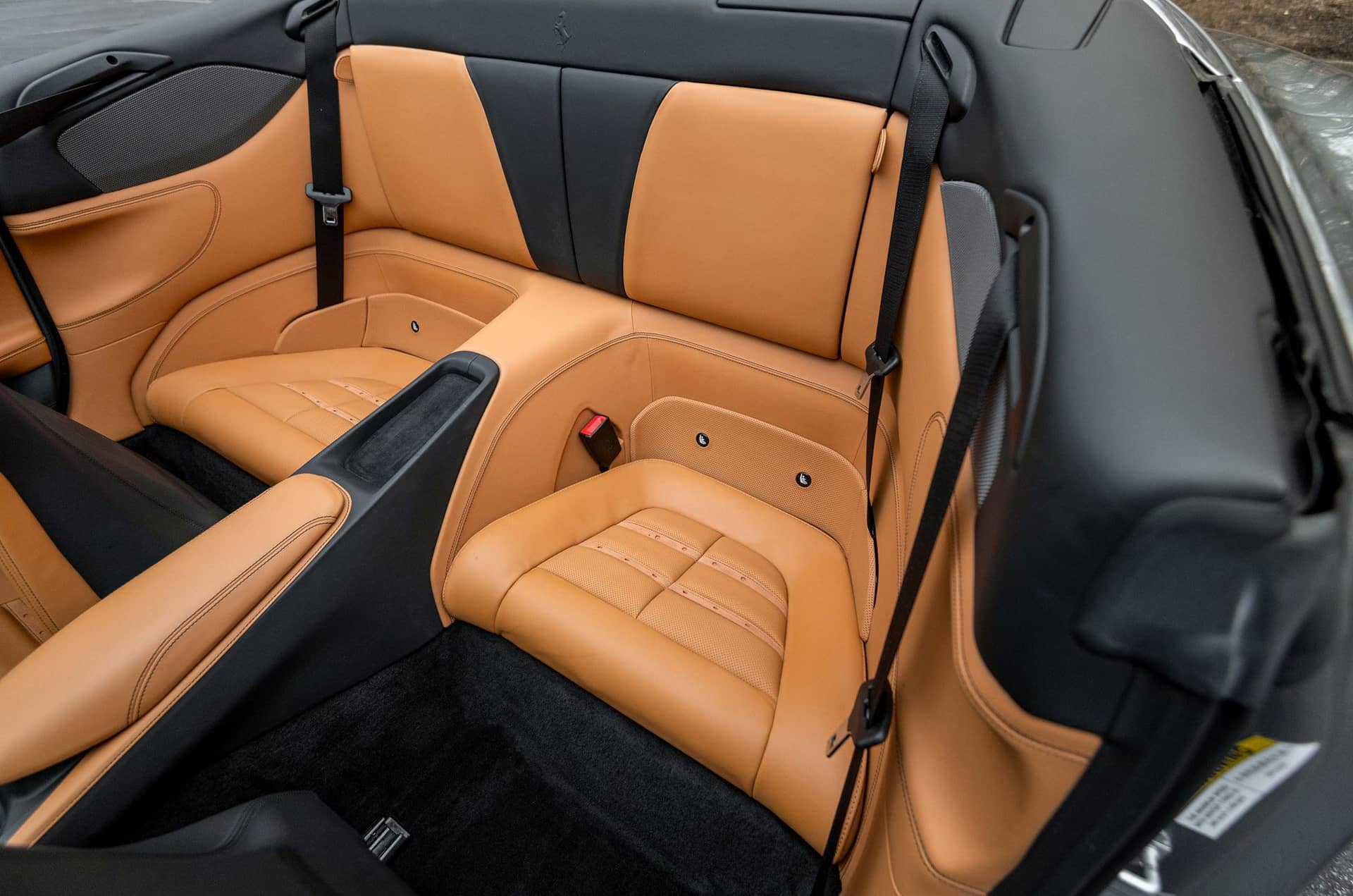 Ferrari Portofino rental Portugal - gallery image 8