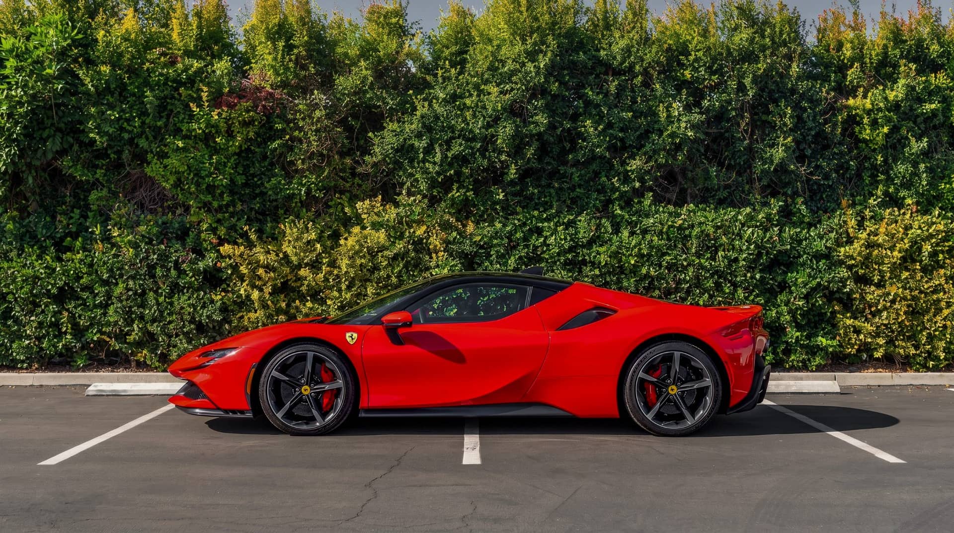 Ferrari SF90 Stradale rental Portugal - gallery image 3