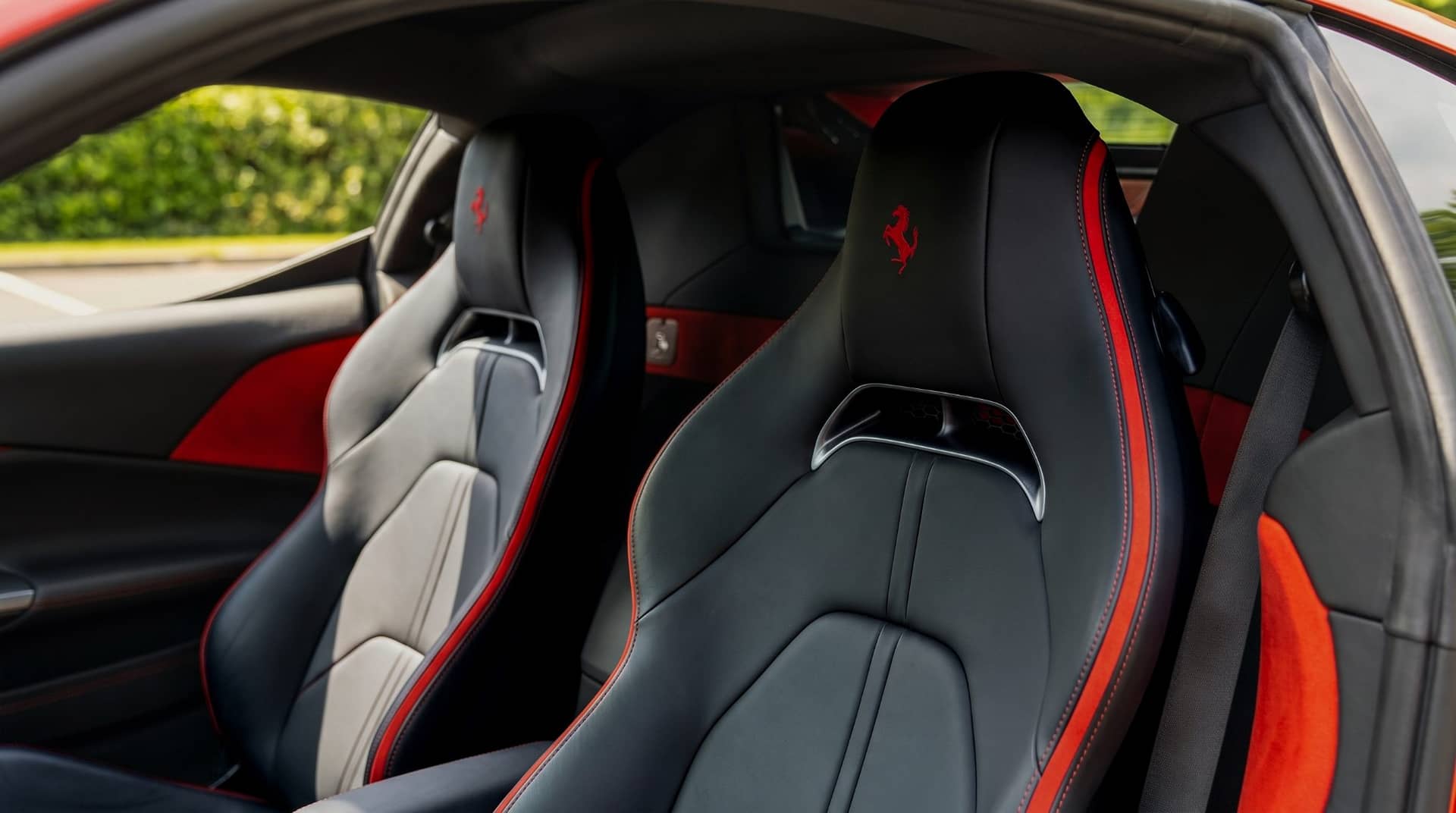 Ferrari SF90 Stradale rental Portugal - gallery image 6