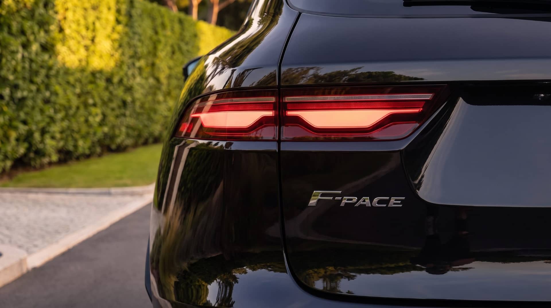 Jaguar F-Pace rental Portugal - gallery image 10