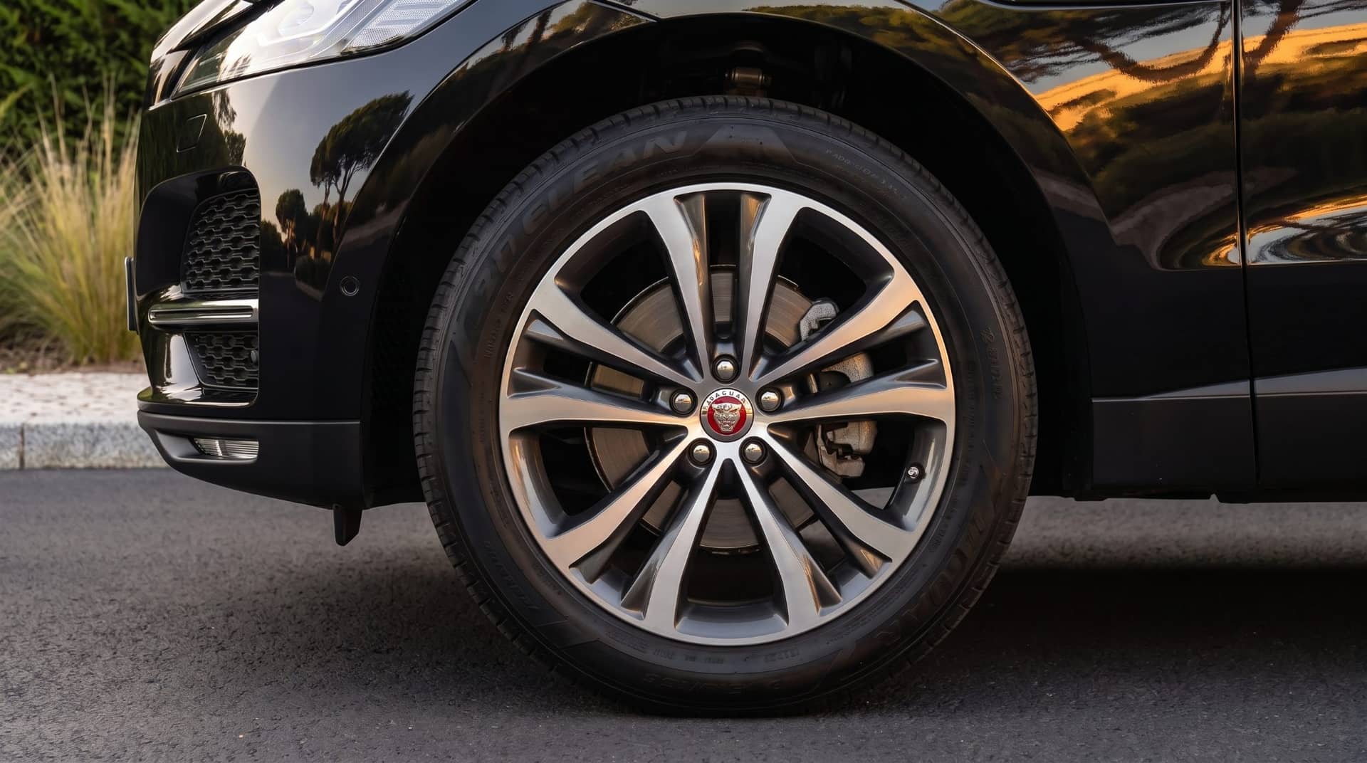 Jaguar F-Pace rental Portugal - gallery image 11