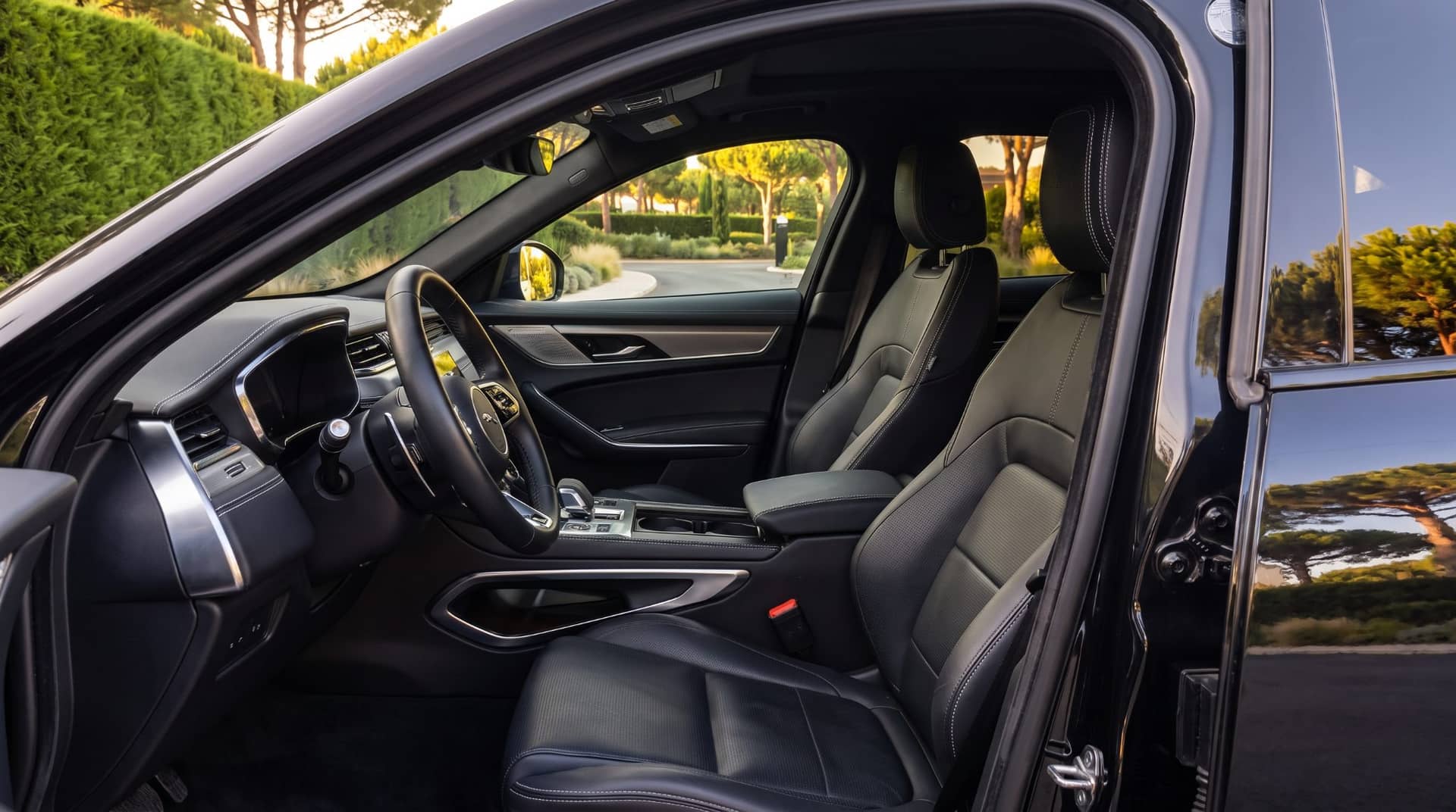 Jaguar F-Pace rental Portugal - gallery image 2