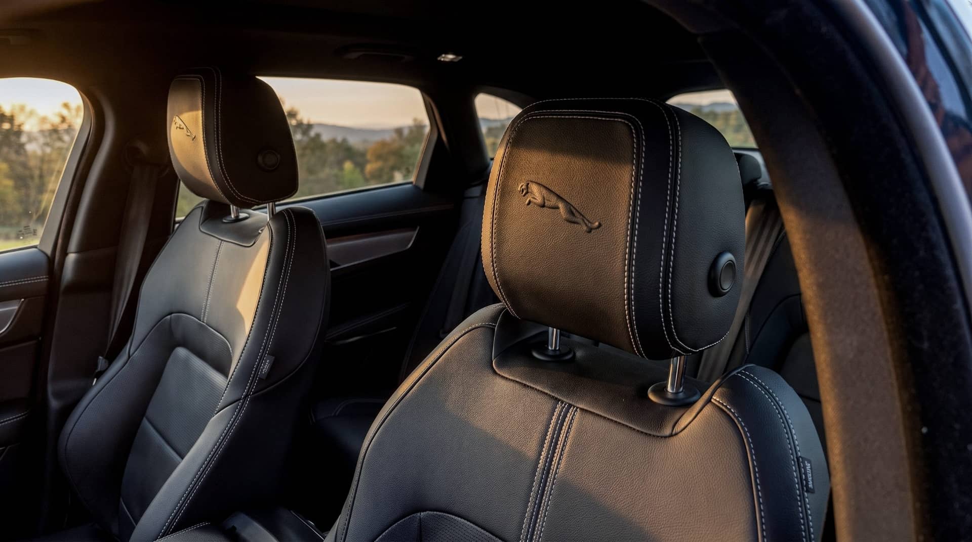 Jaguar F-Pace rental Portugal - gallery image 12