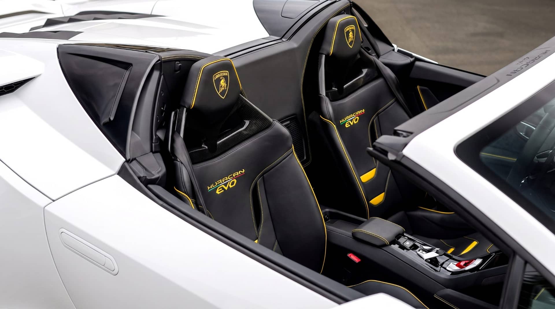 Lamborghini Huracán rental Portugal - gallery image 2