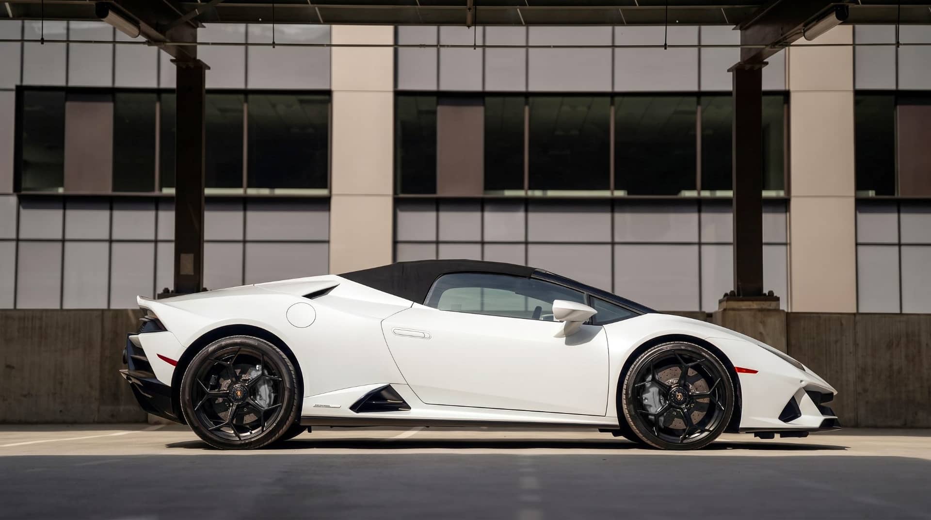 Lamborghini Huracán rental Portugal - gallery image 4