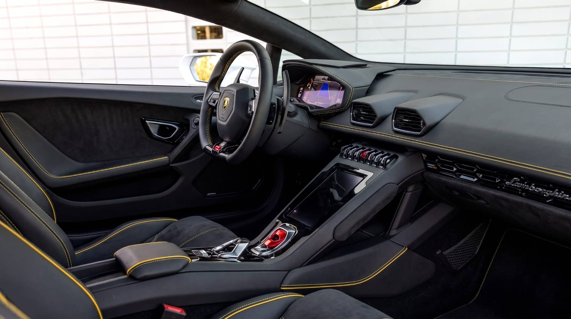 Lamborghini Huracán rental Portugal - gallery image 12