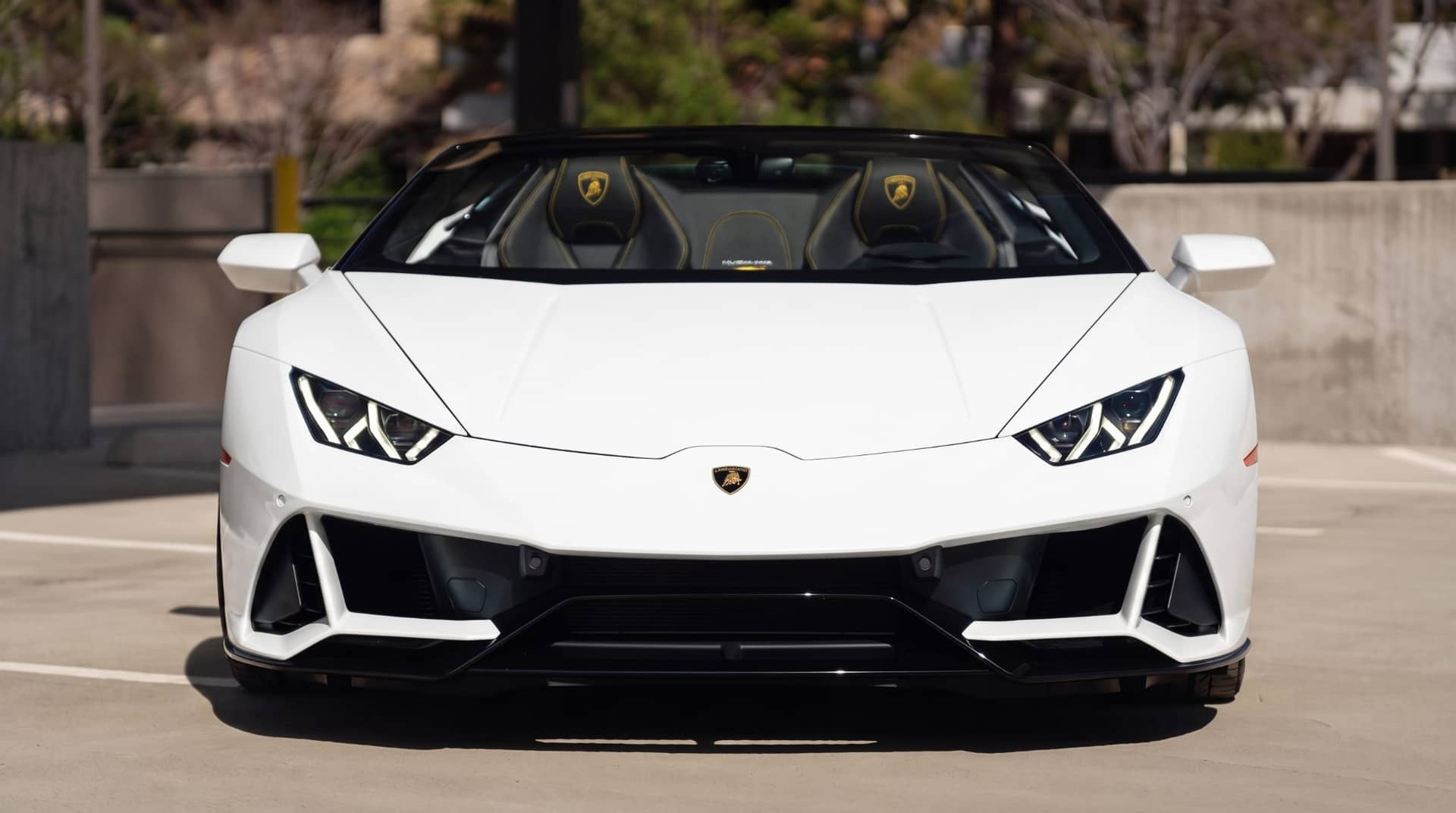 Lamborghini Huracán rental Portugal - gallery image 13