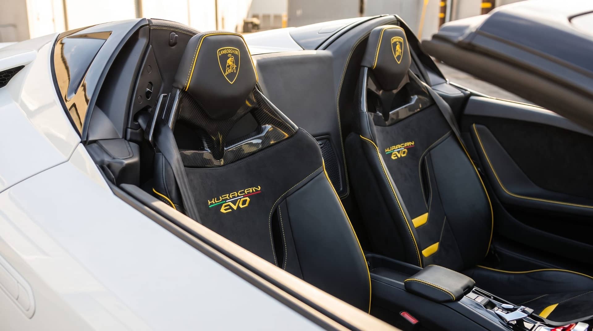 Lamborghini Huracán rental Portugal - gallery image 7