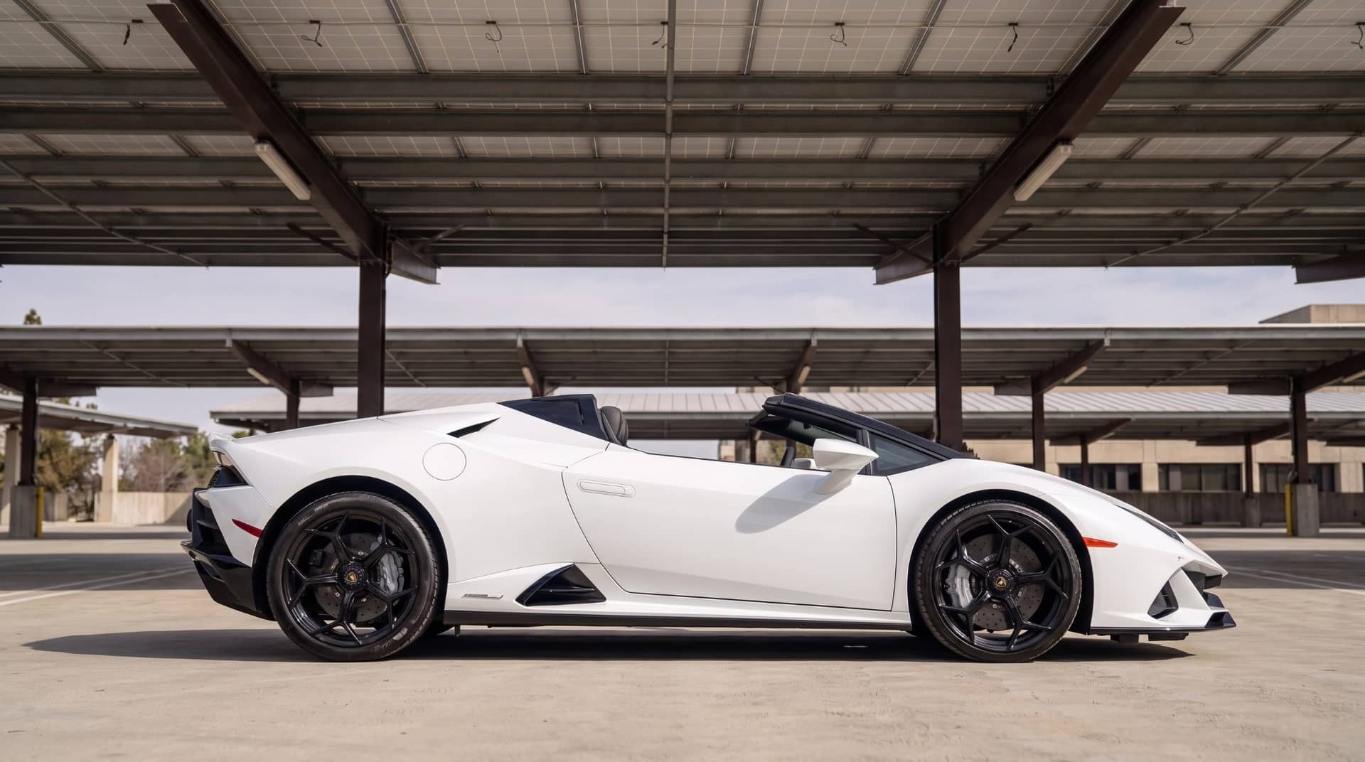 Lamborghini Huracán rental Portugal - gallery image 11