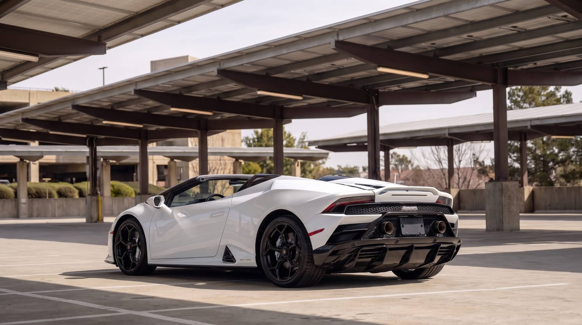 Lamborghini Huracán rental Portugal - gallery image 8