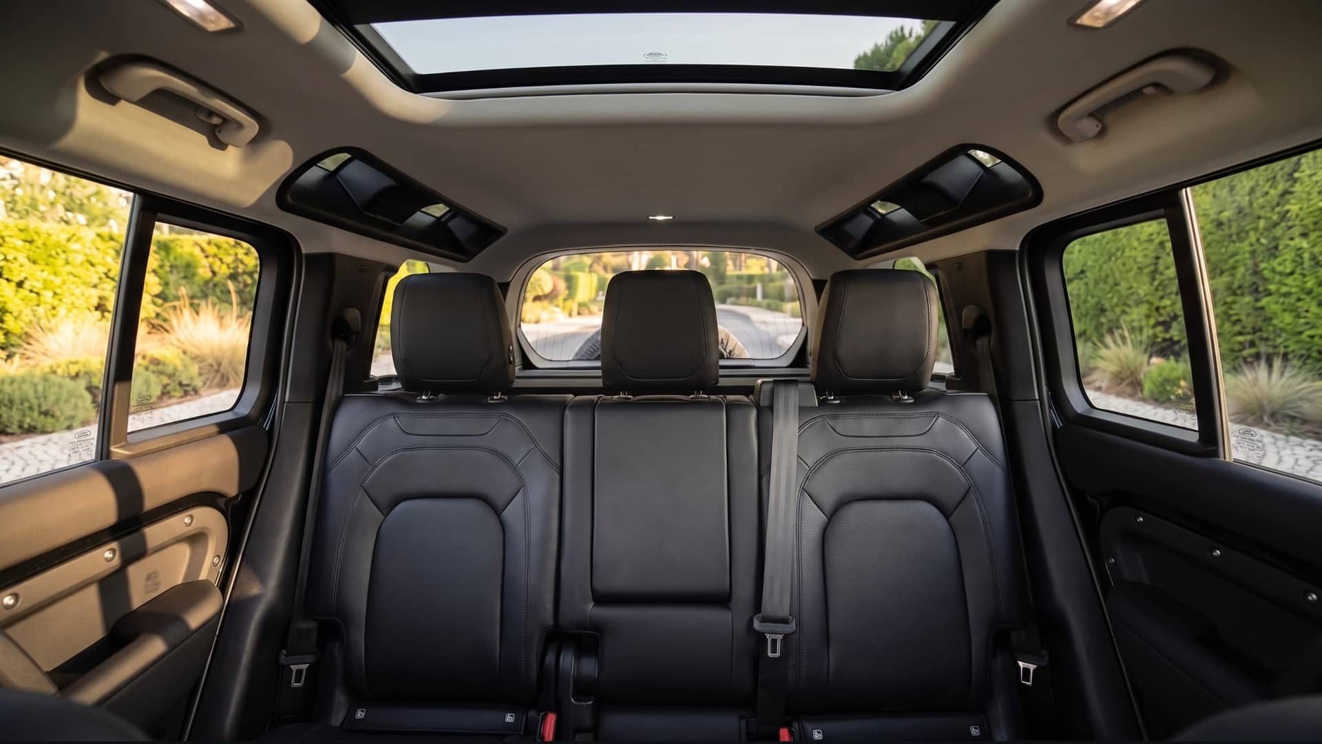 Land Rover Defender 110 rental Portugal - gallery image 7