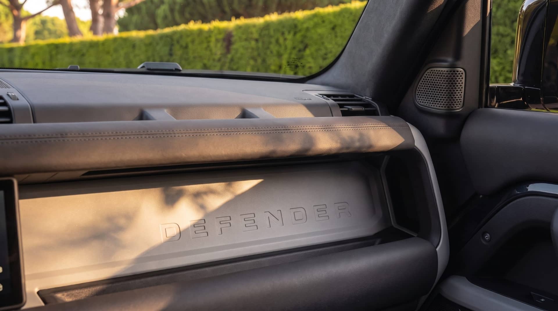 Land Rover Defender 110 rental Portugal - gallery image 5
