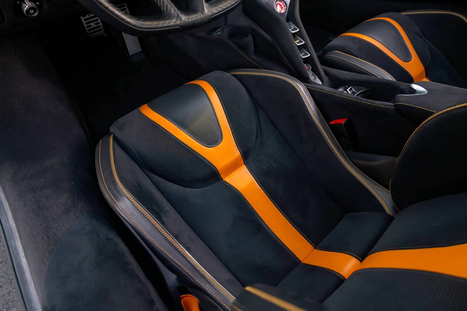 McLaren 720S rental Portugal - gallery image 2