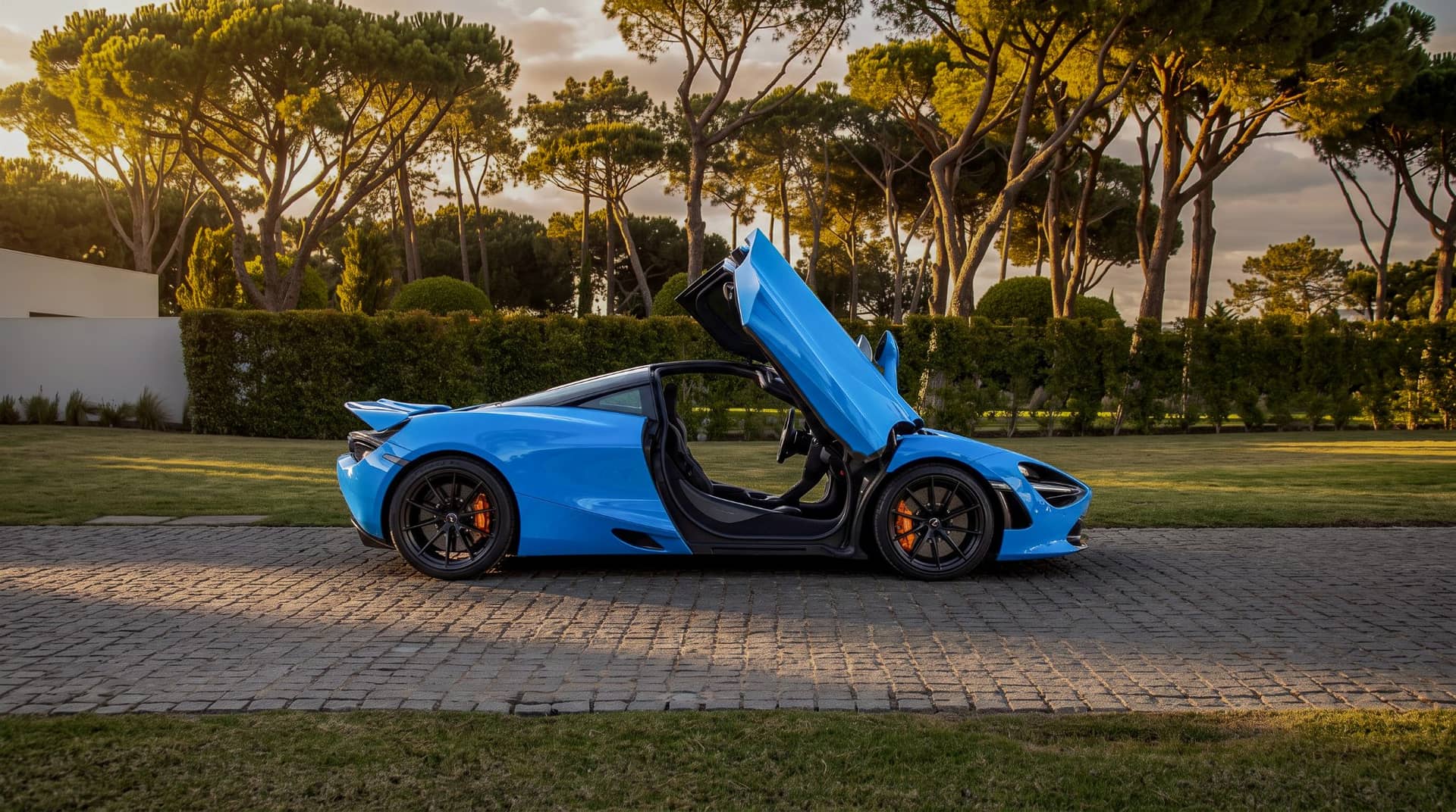 McLaren 720S rental Portugal - gallery image 3