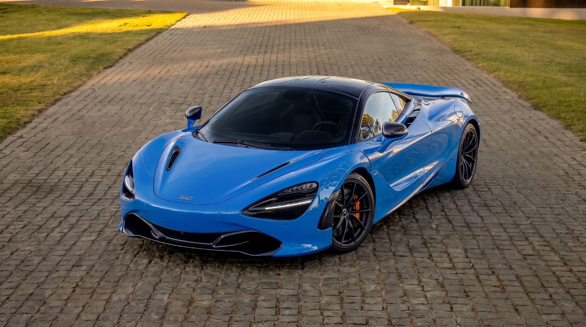 McLaren 720S rental Portugal - gallery image 5