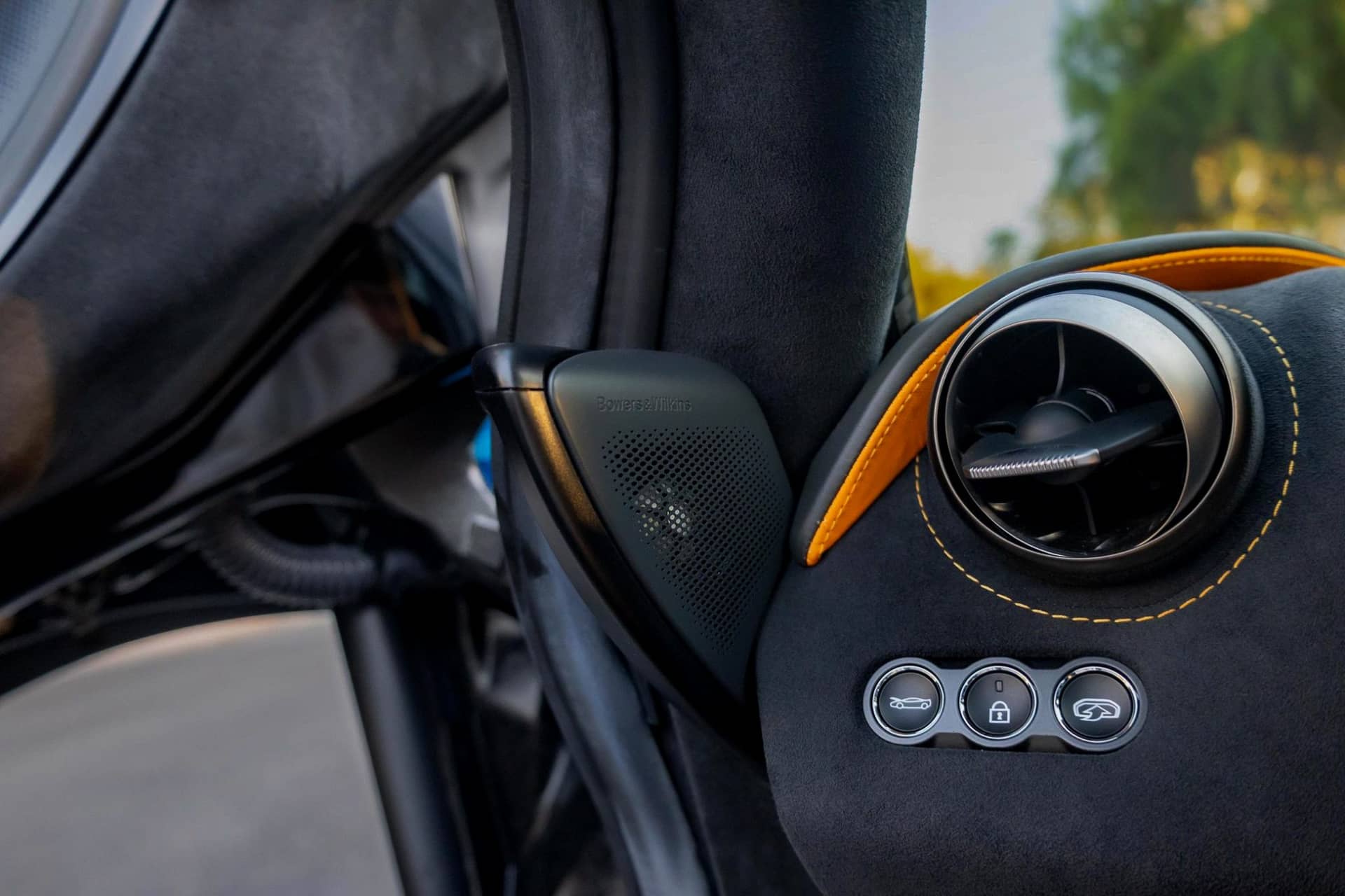 McLaren 720S rental Portugal - gallery image 8