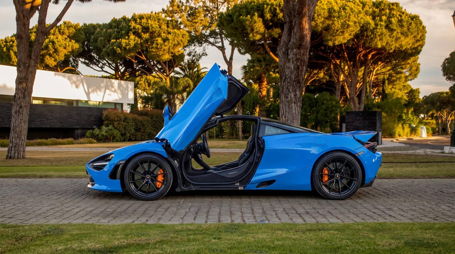 McLaren 720S rental Portugal - gallery image 9