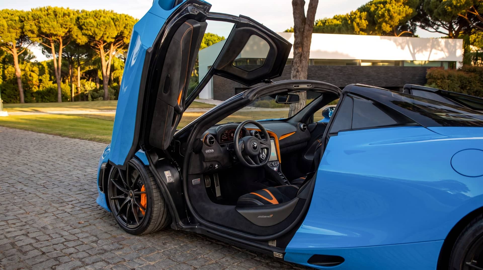 McLaren 720S rental Portugal - gallery image 11