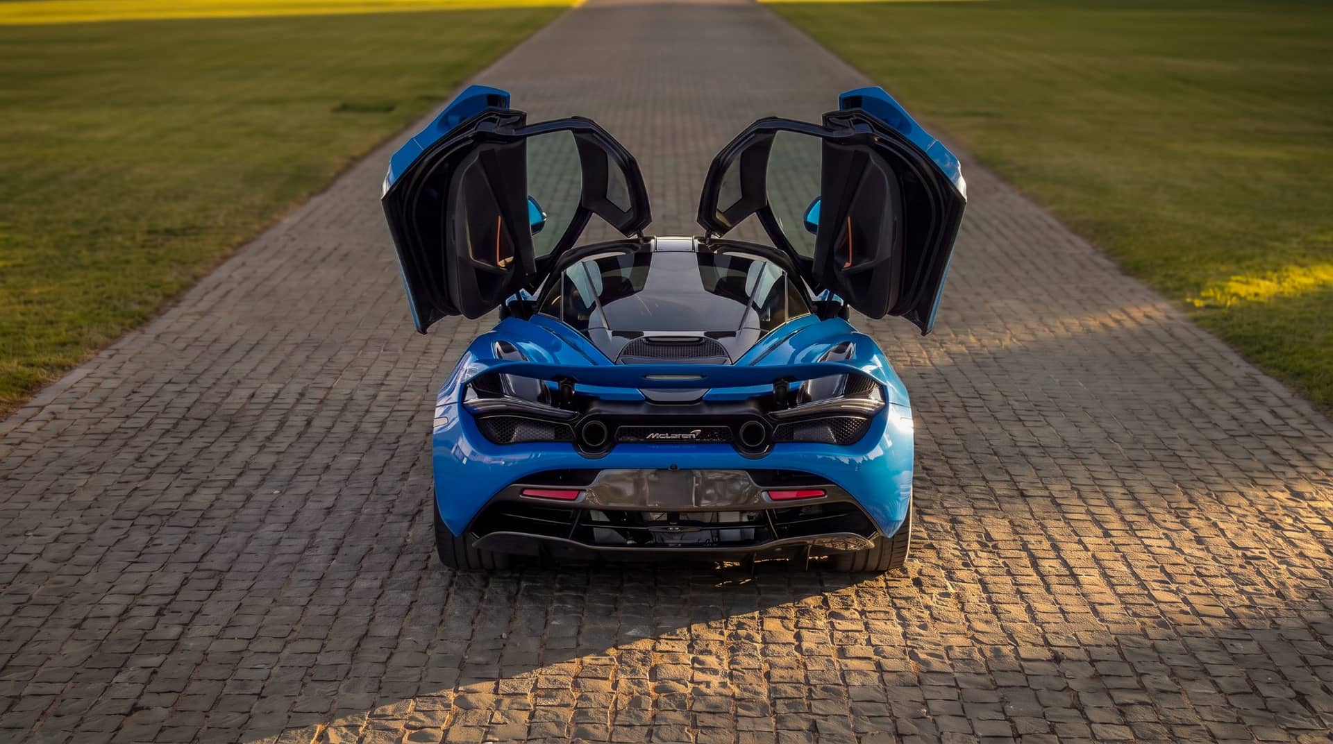 McLaren 720S rental Portugal - gallery image 13