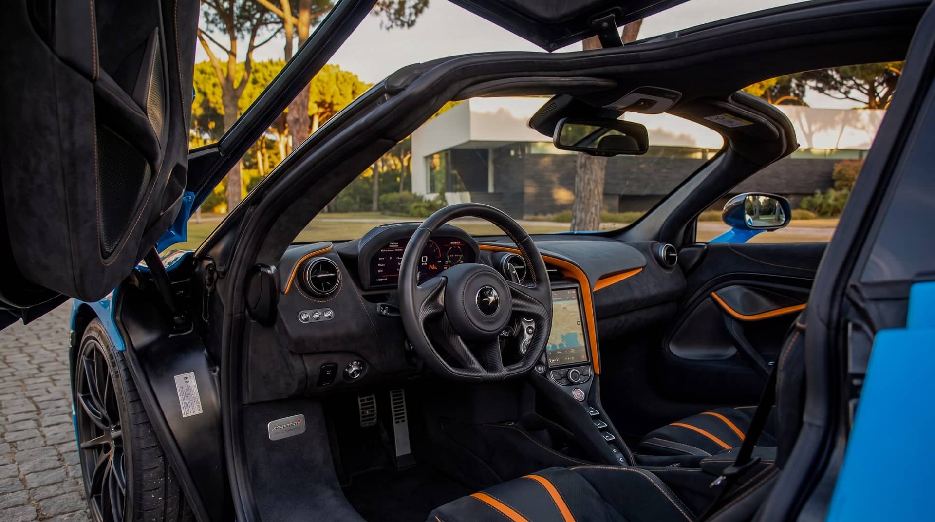 McLaren 720S rental Portugal - gallery image 17