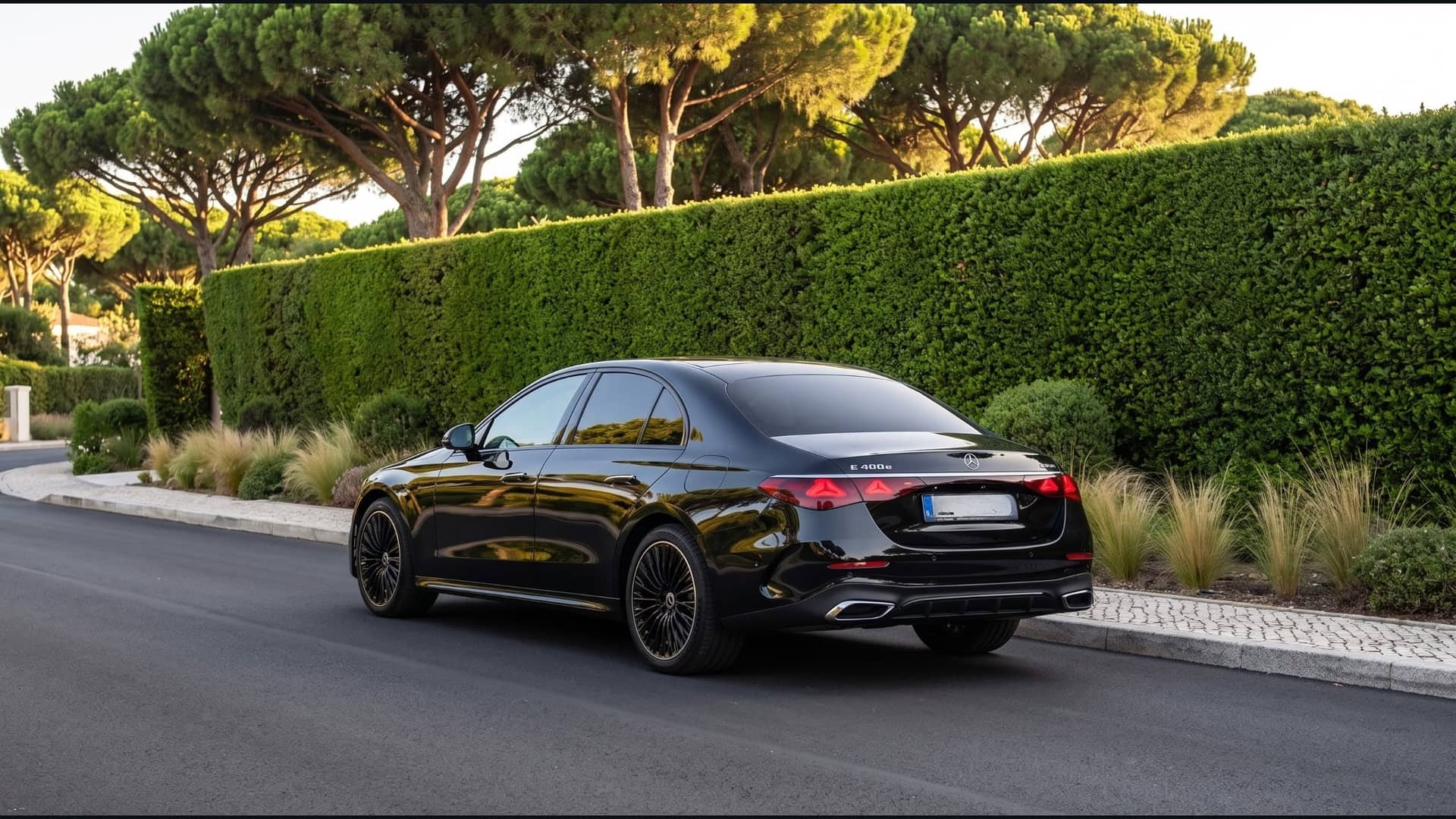 Mercedes-Benz E300 rental Portugal - gallery image 6