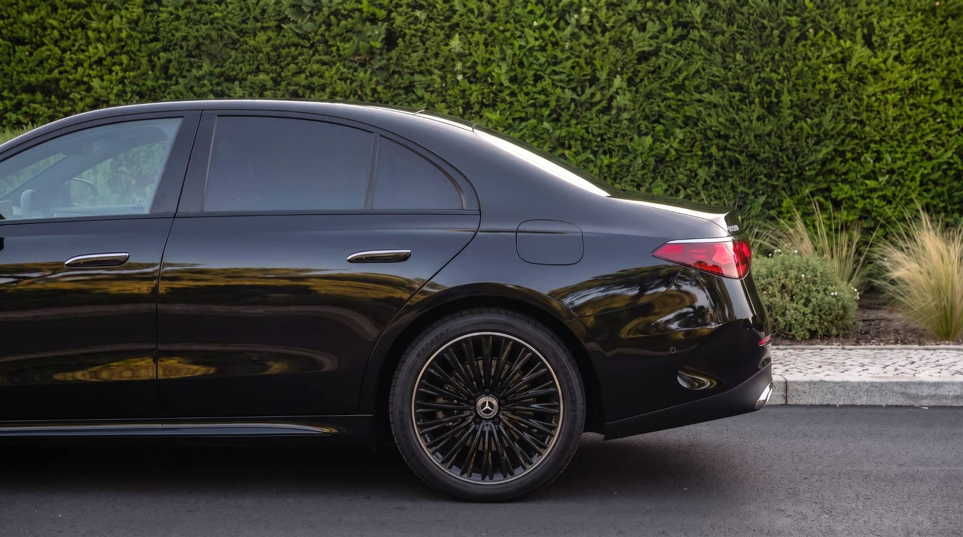 Mercedes E300 rental Portugal - gallery image 8