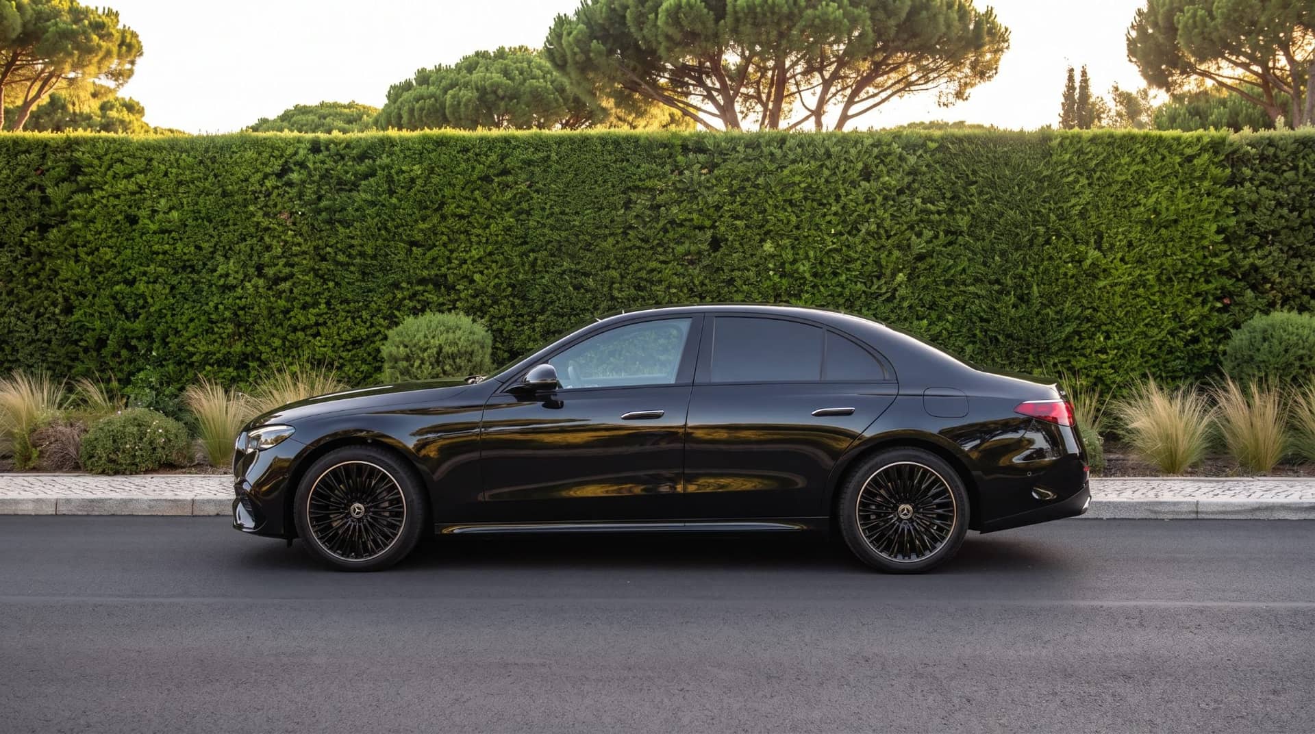 Mercedes E300 rental Portugal - gallery image 10