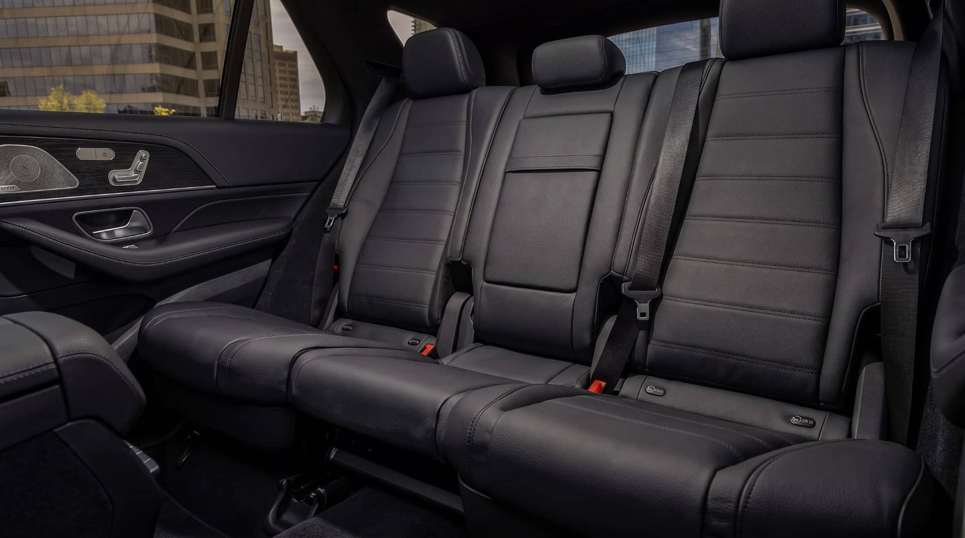 Mercedes GLE 350de rental Portugal - gallery image 8