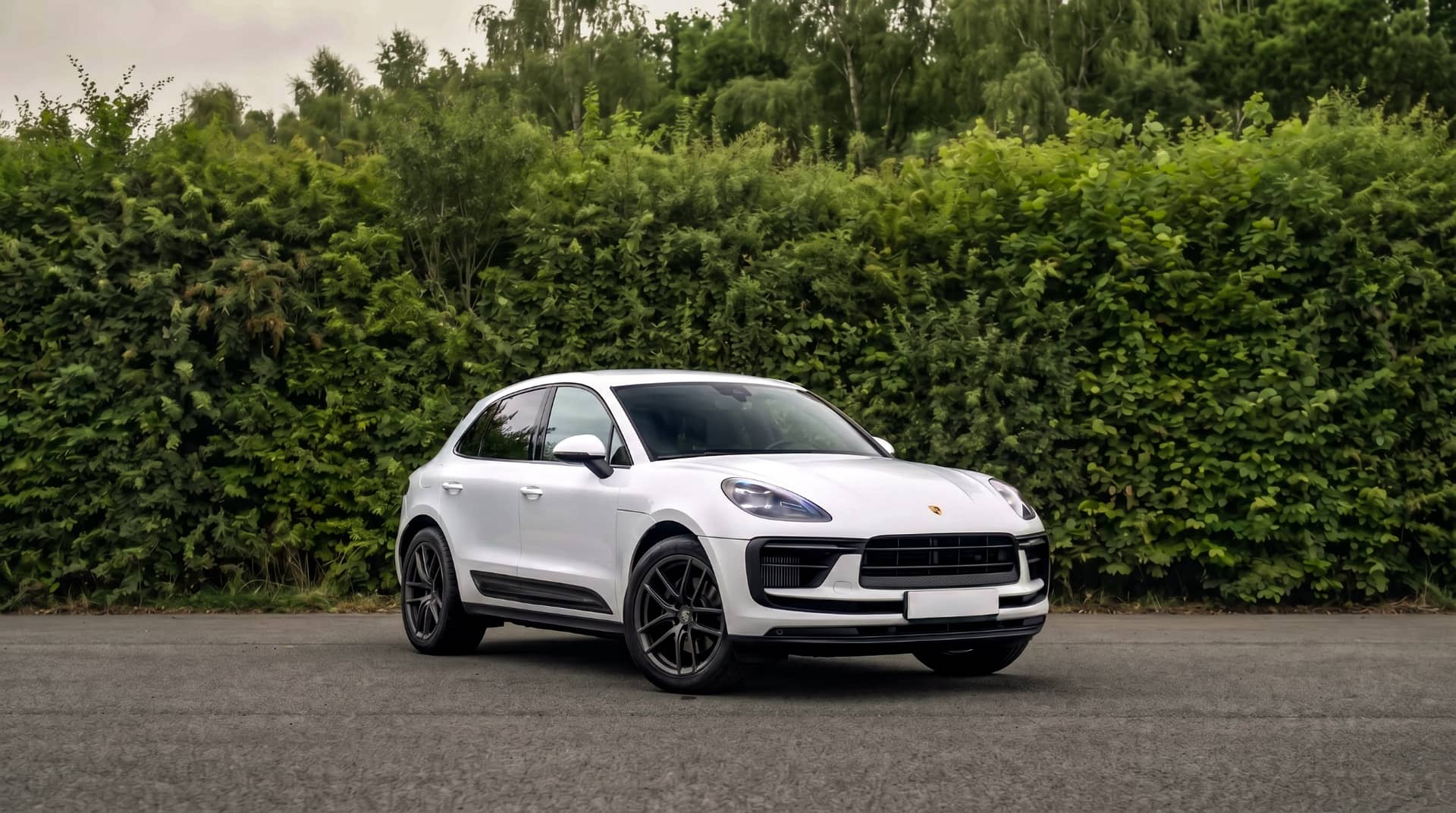 Porsche Macan T rental Portugal - gallery image 1