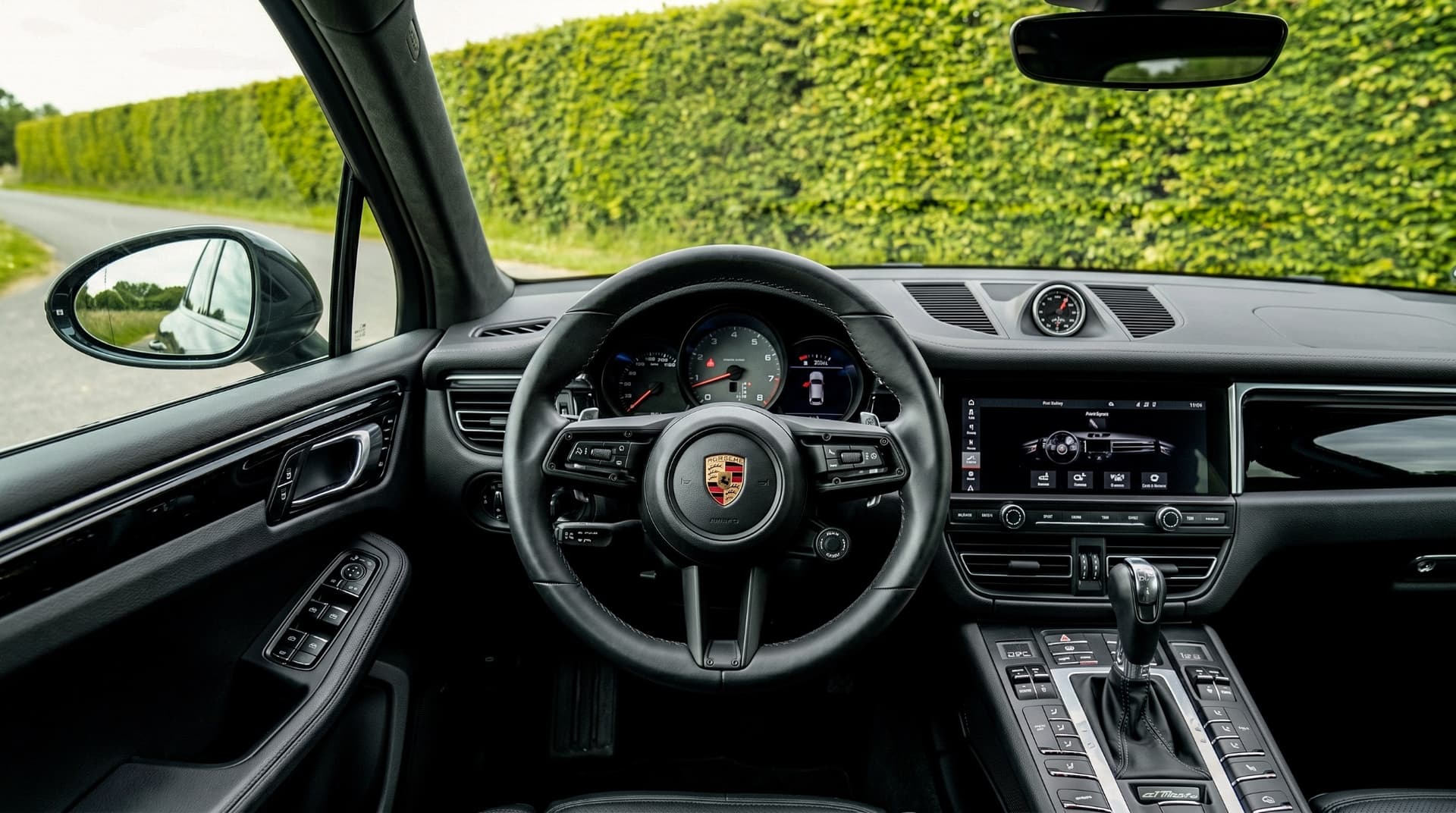 Porsche Macan T - luxury car rental Algarve Lisbon Portugal (2)