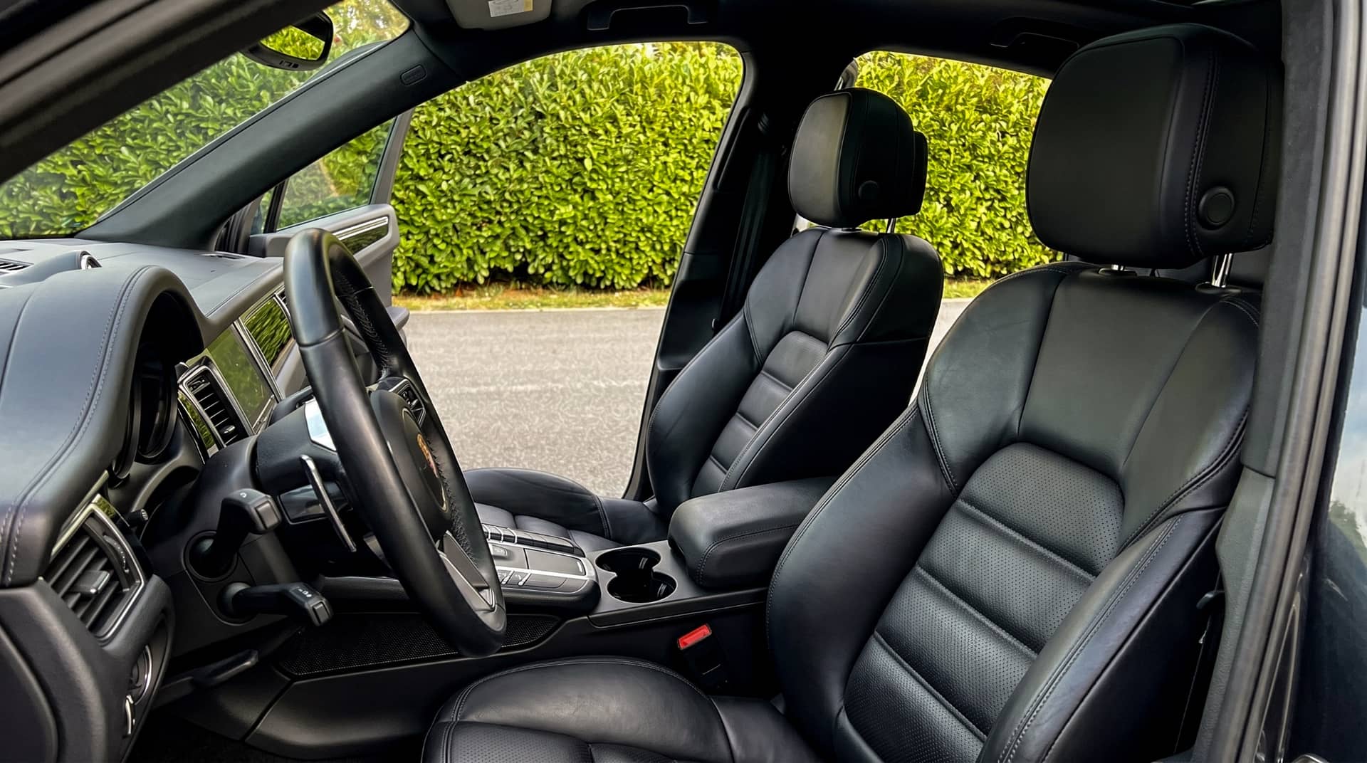 Porsche Macan T rental Portugal - gallery image 4