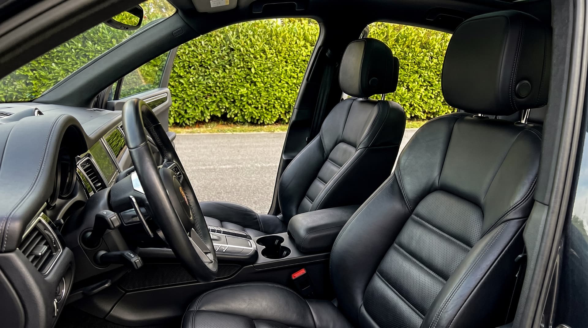 Porsche Macan T - luxury car rental Algarve Lisbon Portugal (4)