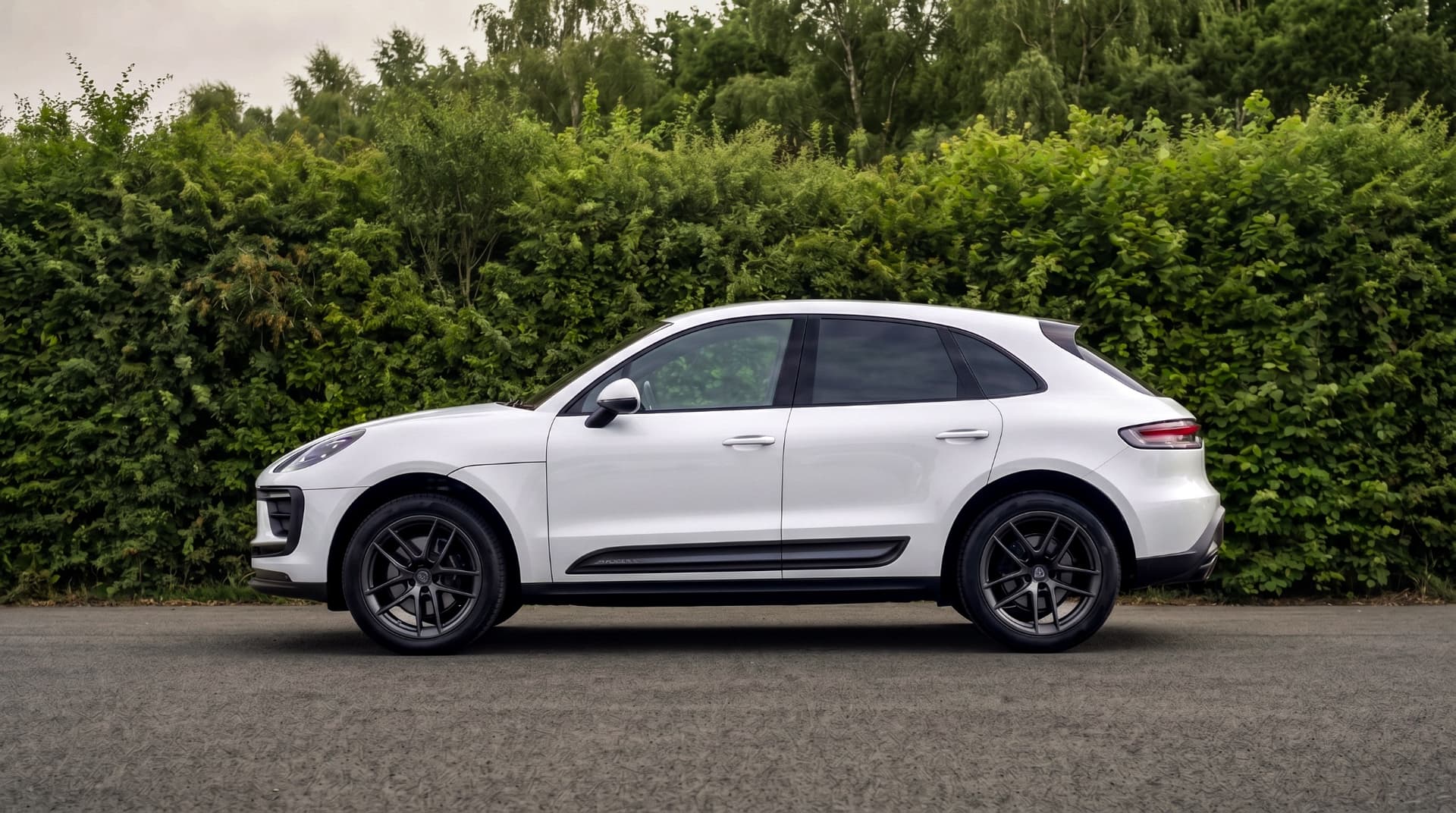 Porsche Macan T - luxury car rental Algarve Lisbon Portugal (7)