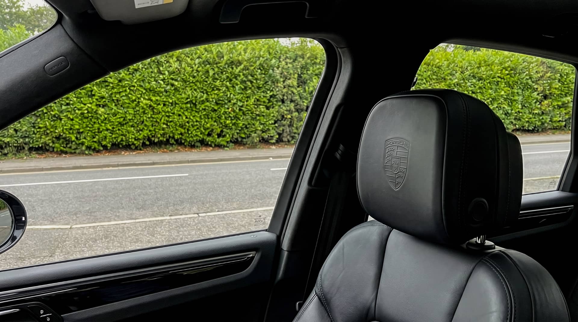 Porsche Macan T rental Portugal - gallery image 8