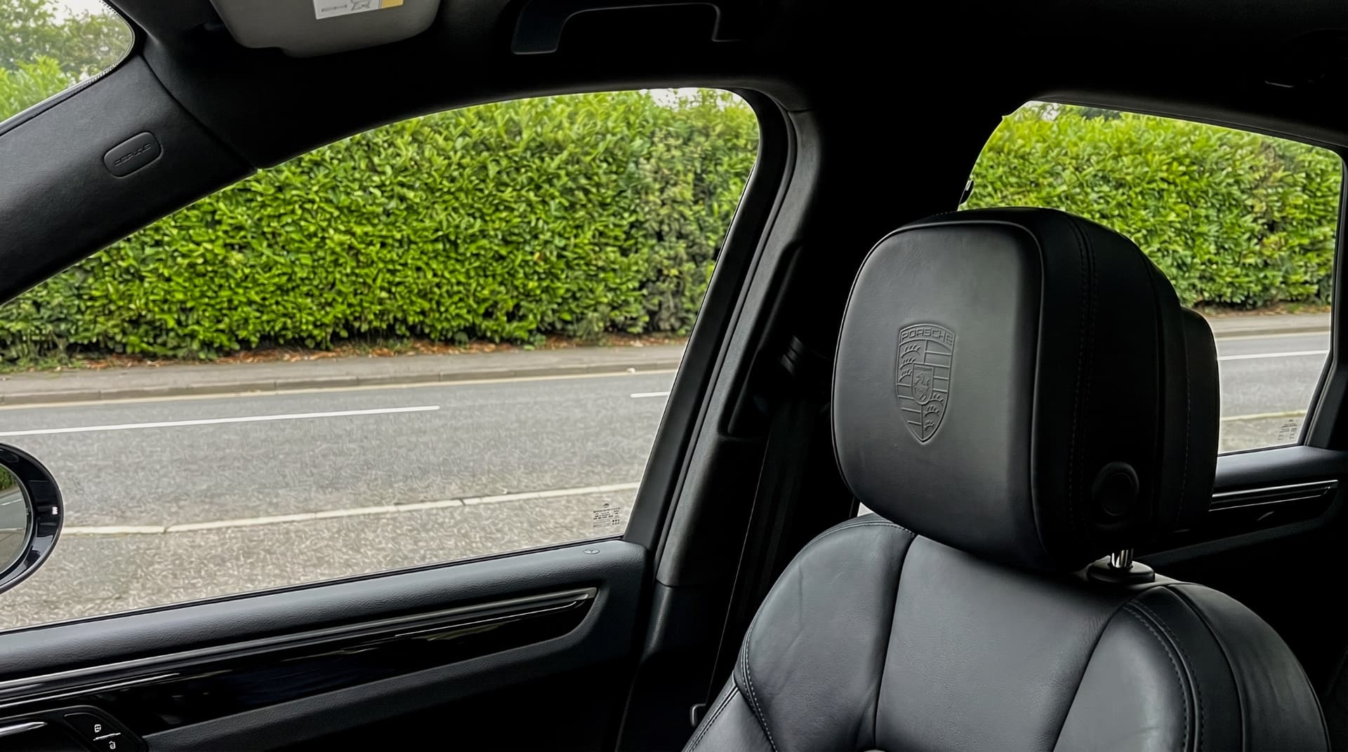 Porsche Macan T - luxury car rental Algarve Lisbon Portugal (8)