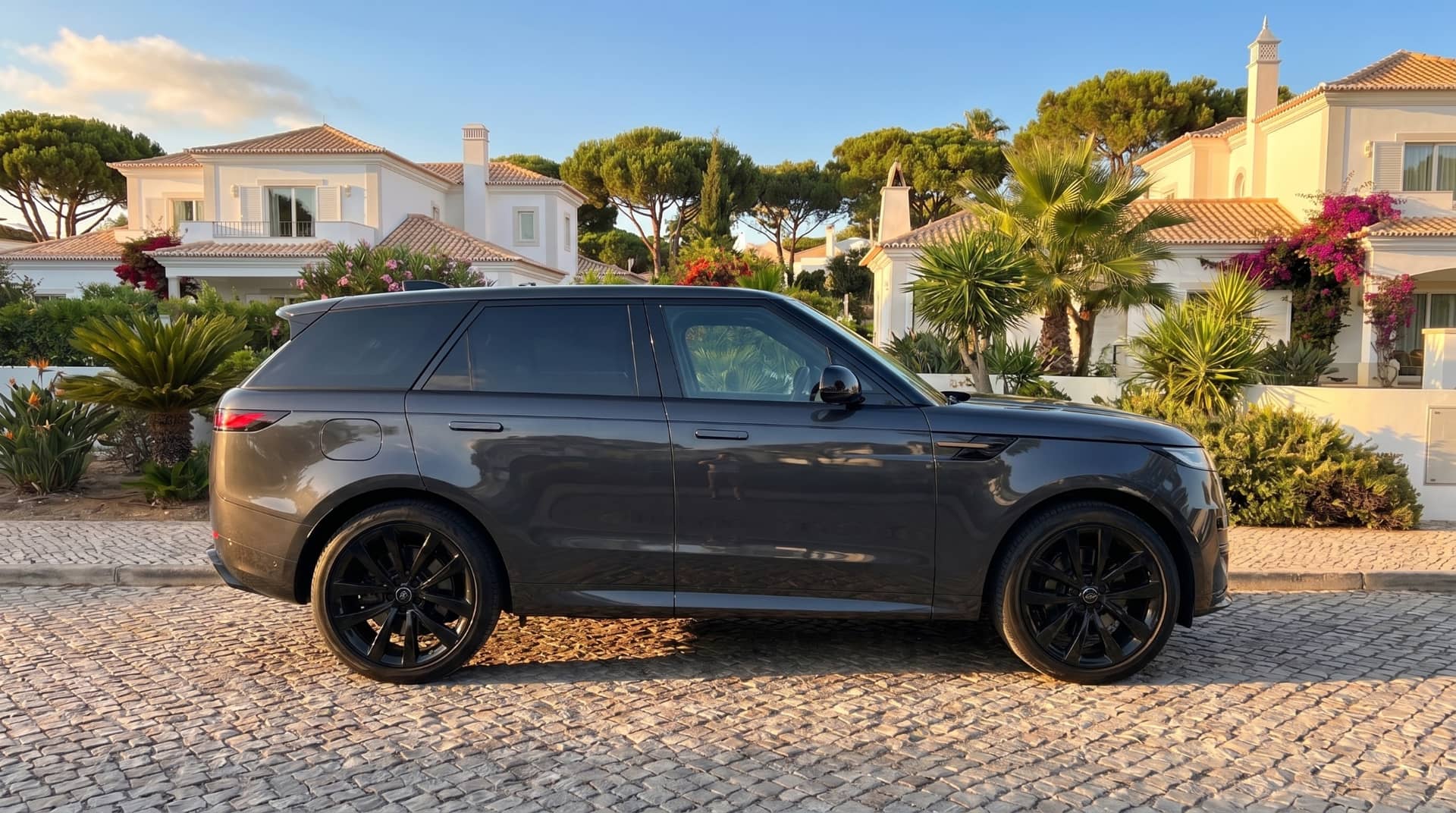 Range Rover Sport P460e (2026) rental Portugal - gallery image 3