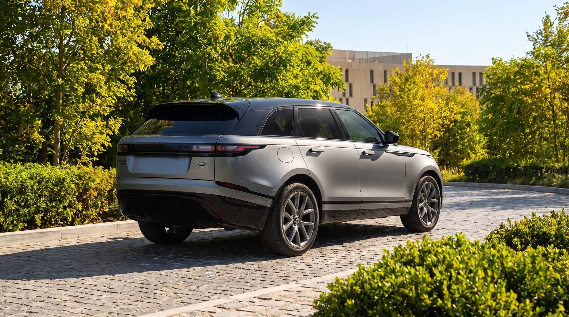 Range Rover Velar rental Portugal - gallery image 3
