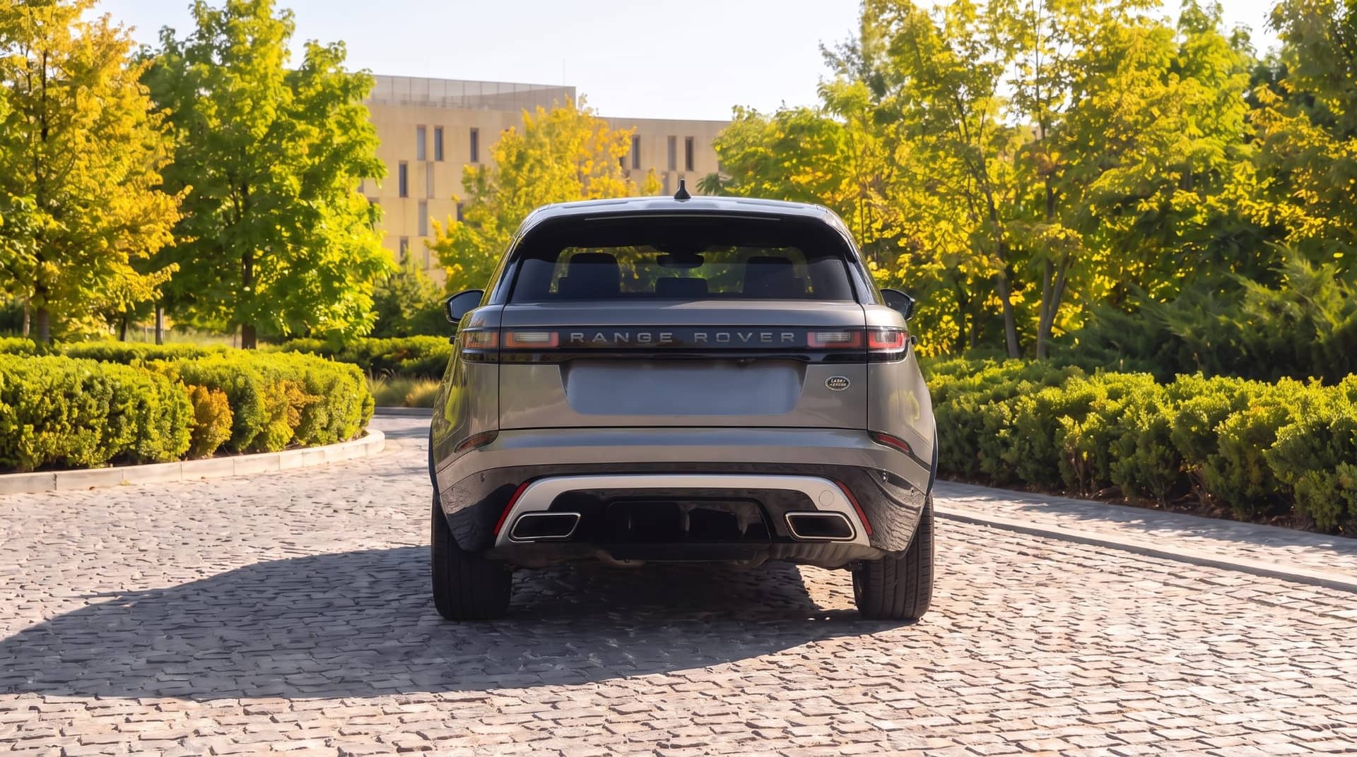 Range Rover Velar rental Portugal - gallery image 9