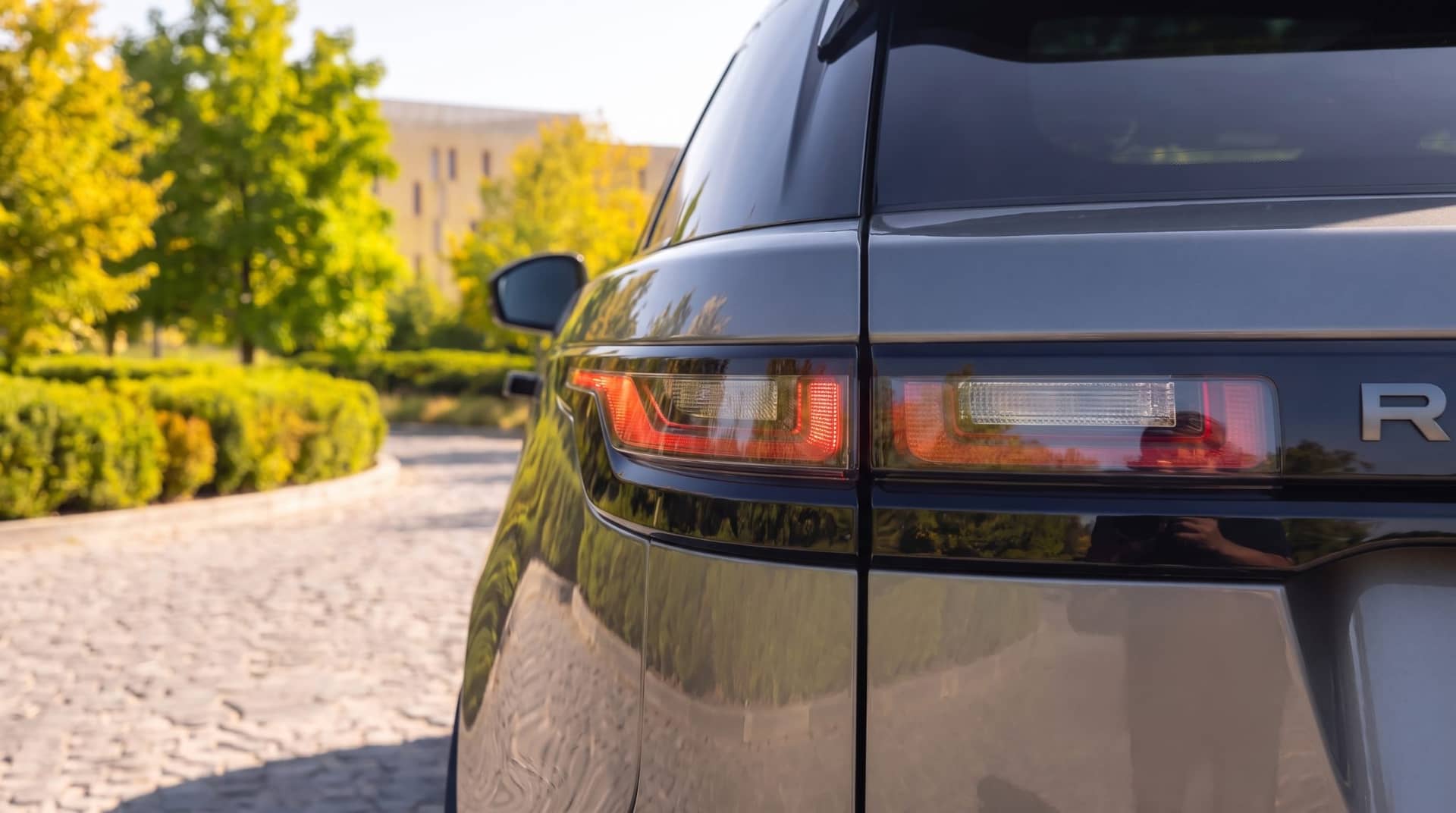 Range Rover Velar rental Portugal - gallery image 13