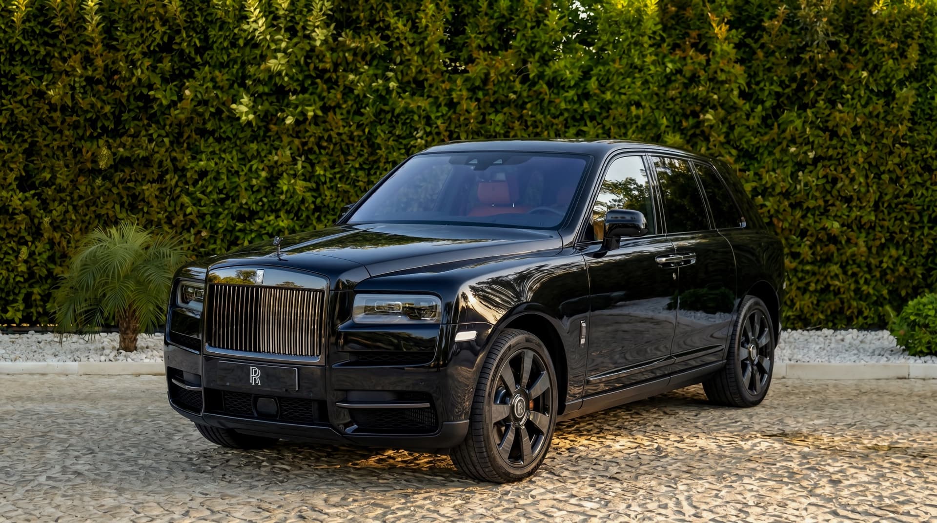 Rolls-Royce Cullinan - luxury car rental Algarve Lisbon Portugal (2)