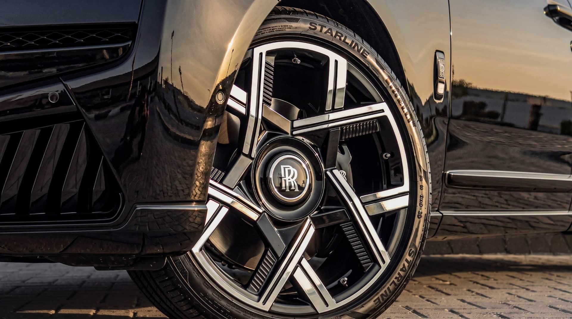 Rolls-Royce Cullinan rental Portugal - gallery image 6