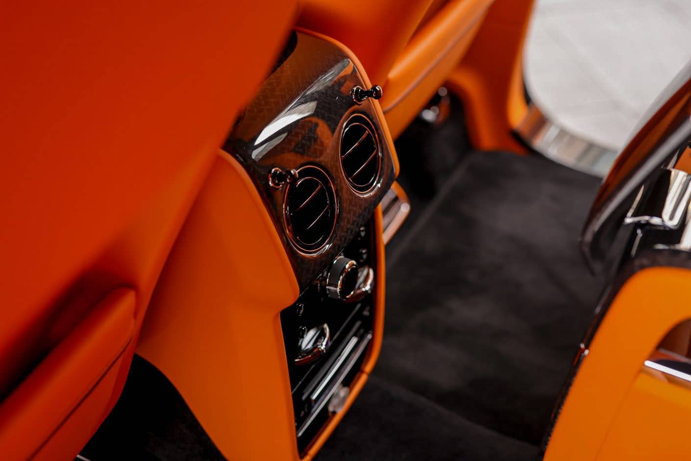 Rolls-Royce Cullinan rental Portugal - gallery image 8